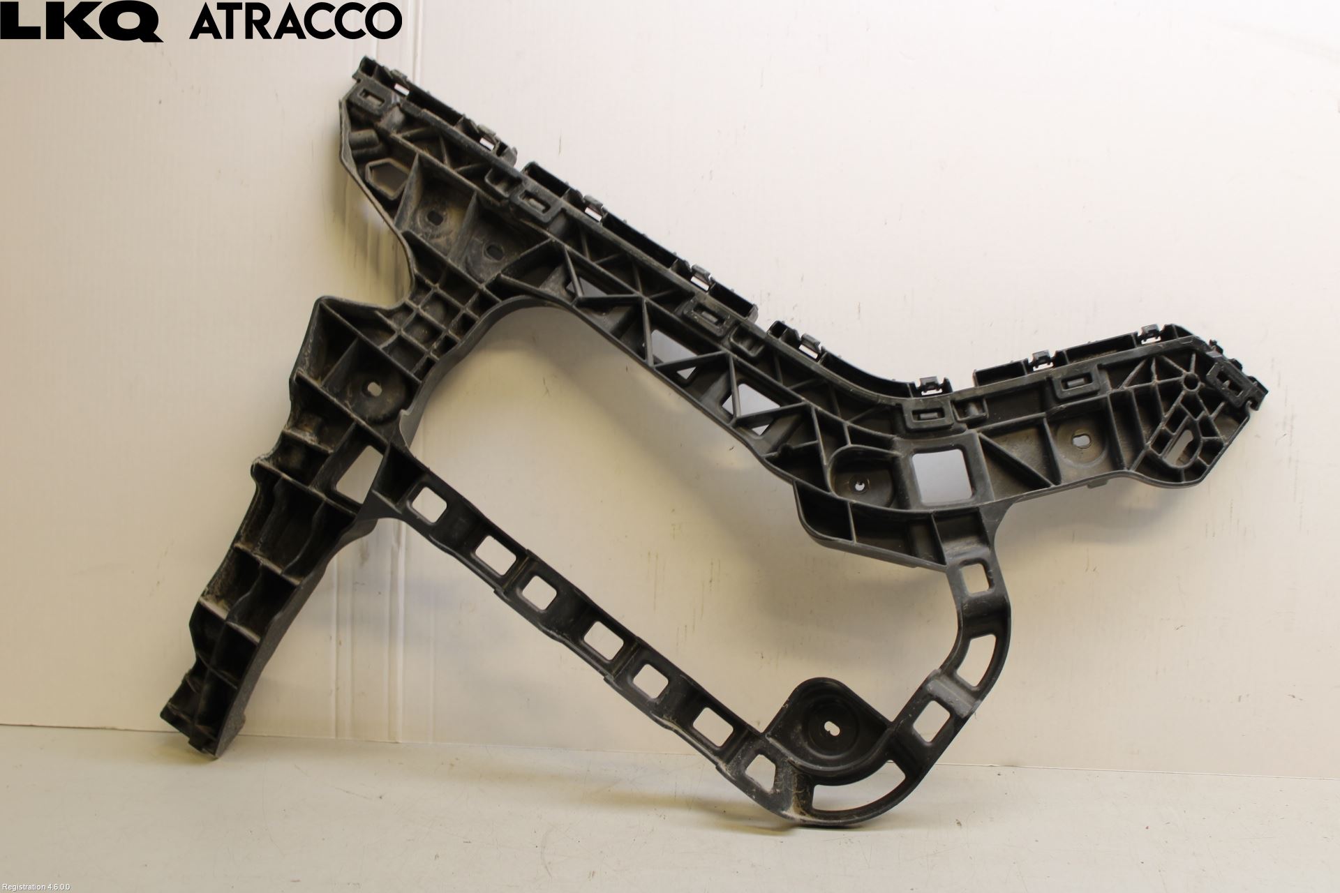 Volkswagen VW PASSAT 15-19 Støtfangerfeste Bak Venstre