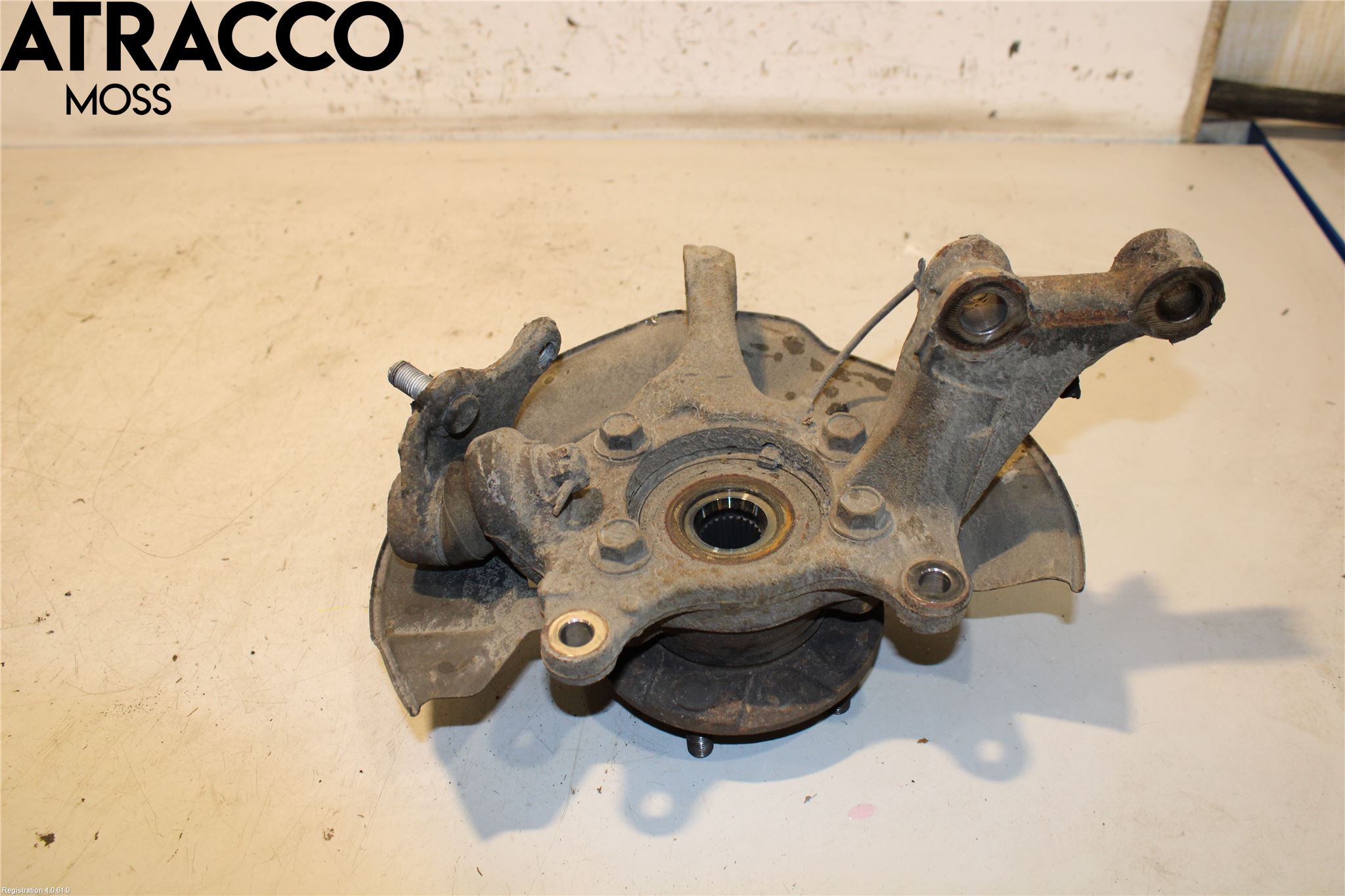 Toyota PRIUS+ ZVW40 12-20 Spindel Vf