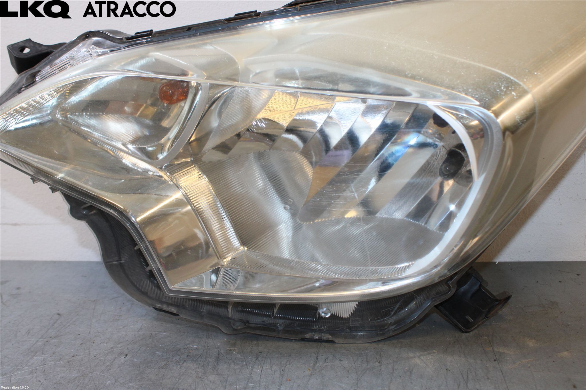 Toyota VERSO-S 11-16 Frontlykt Venstre
