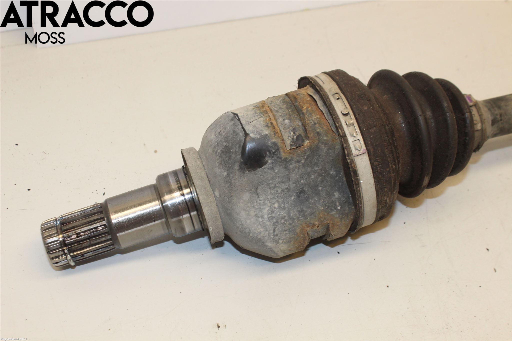 Toyota YARIS XP130 12-14 Drivaksel Foran Kompl Venstre