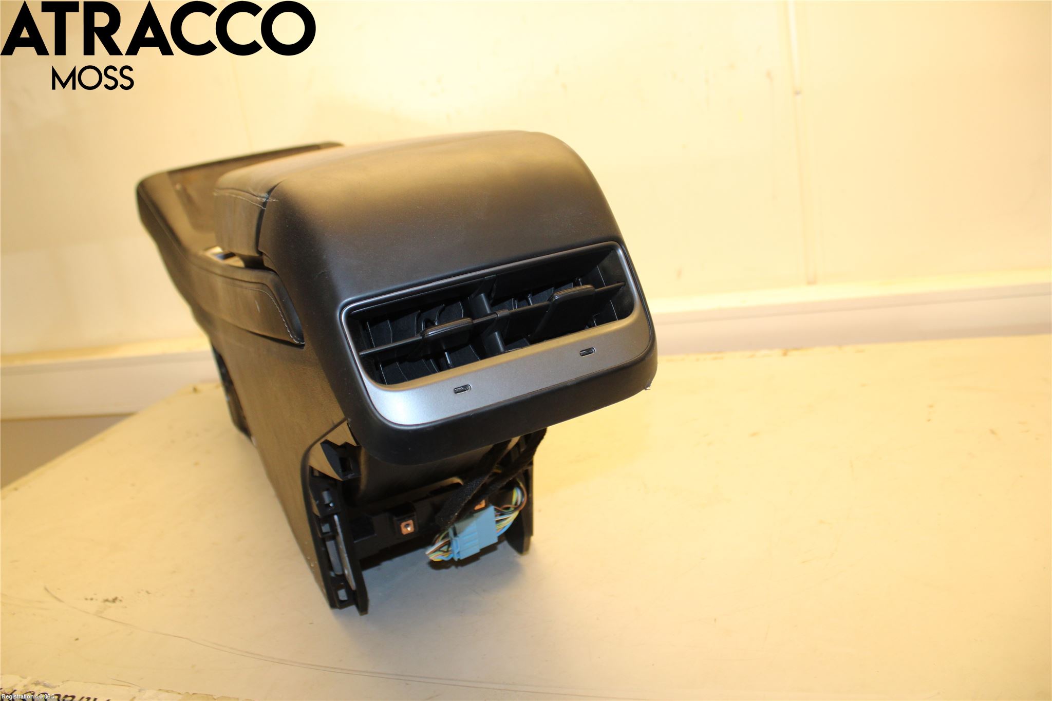 Tesla MODEL 3 17- Innr Konsoll-Lomme