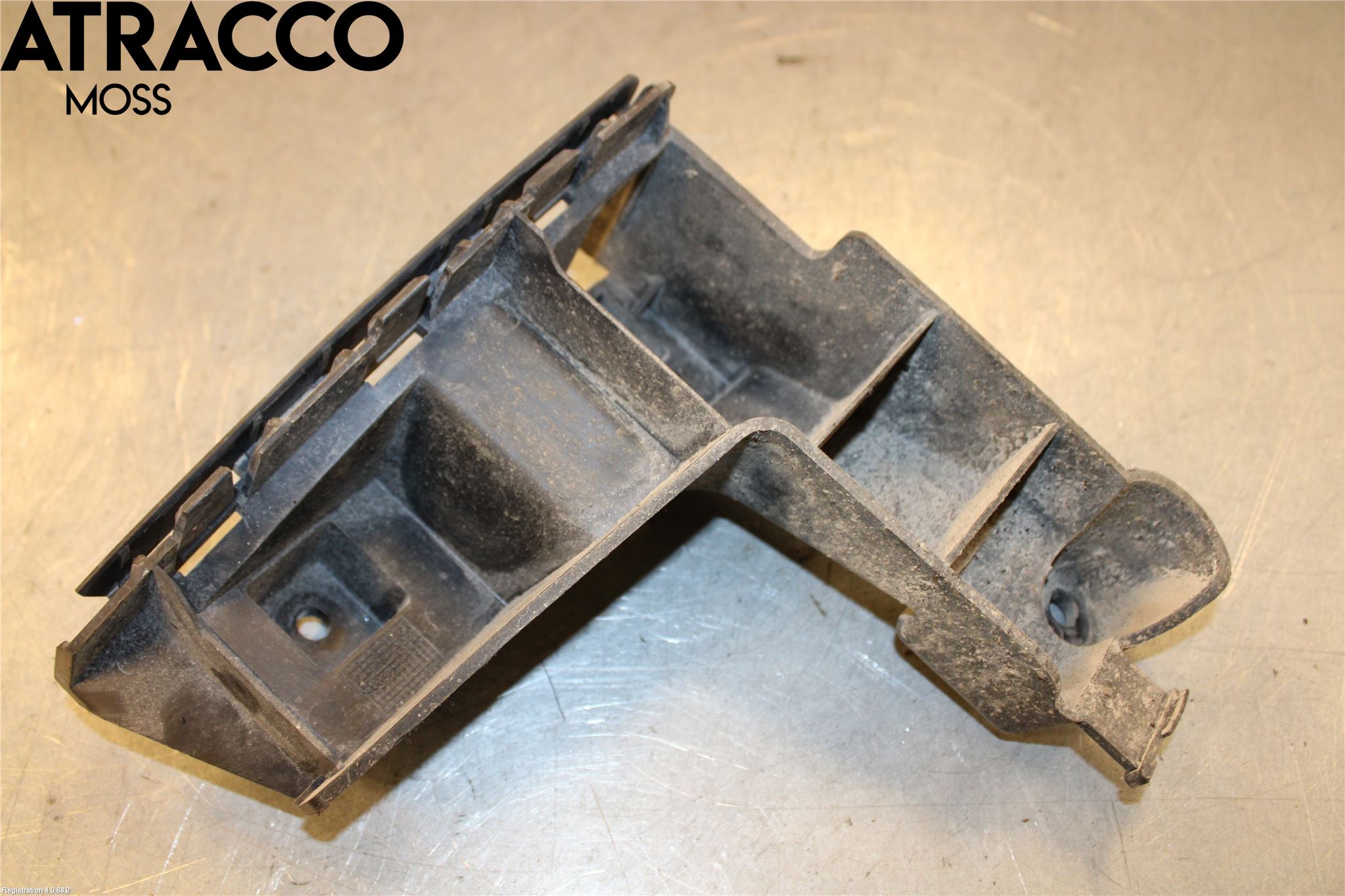 Volvo XC70 08-13 Støtfangerfeste Bak Venstre