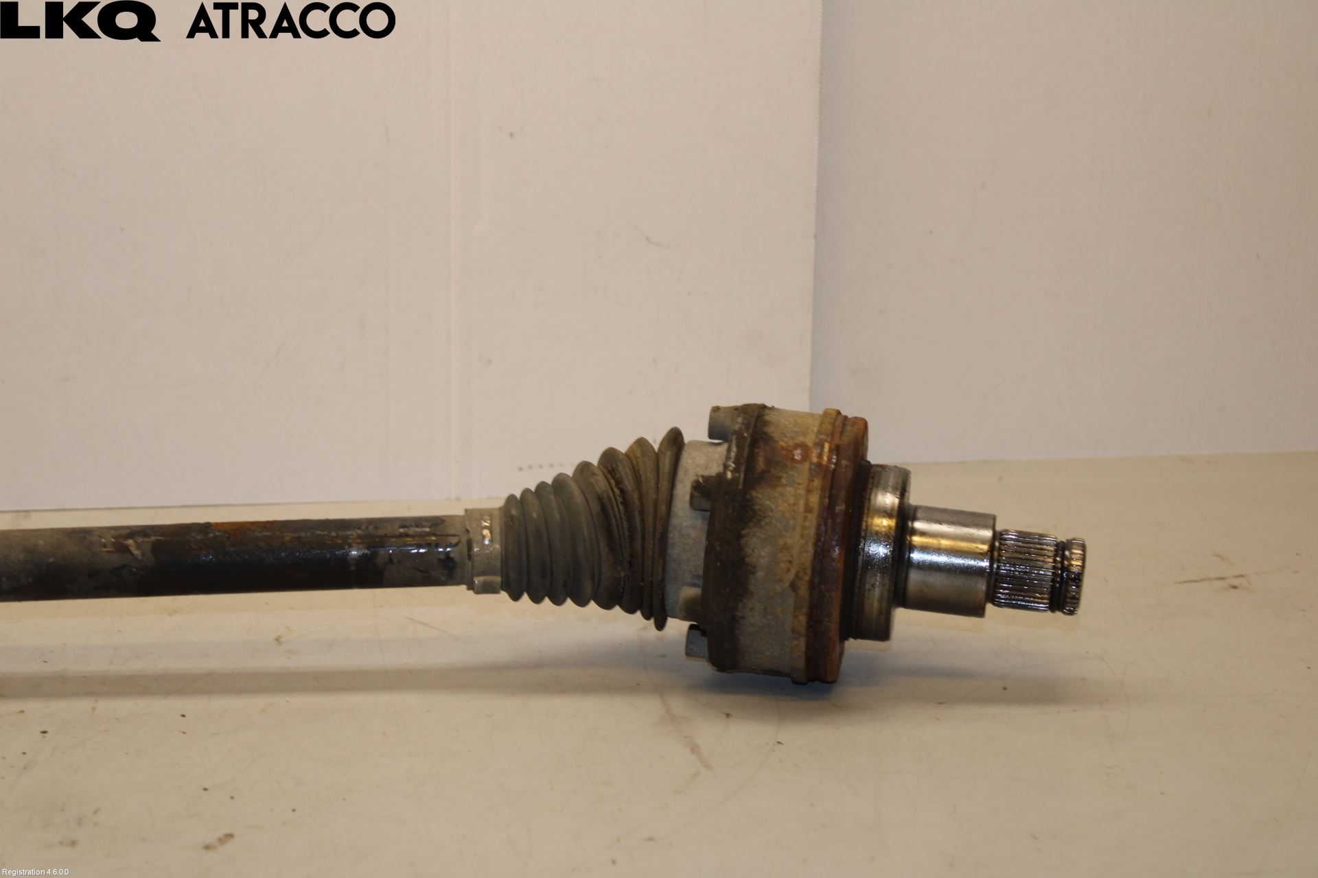 Volkswagen VW PASSAT 15-19 Drivaksel Bak Kompl Venstre