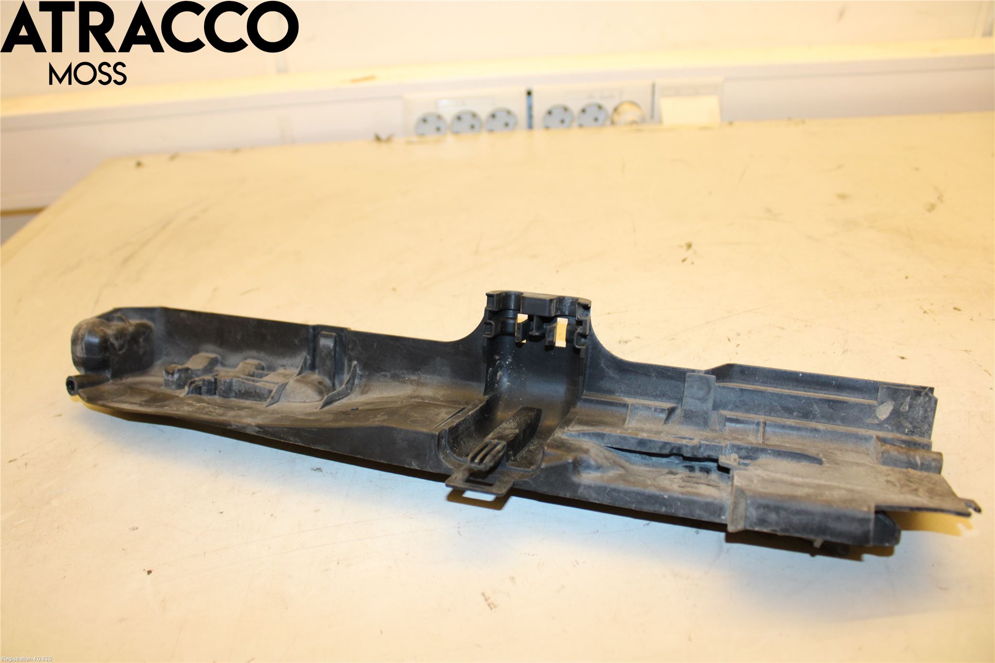 BMW 3 E90/91 SED/TOU 05-12 Radiator Feste - Ramme - Bjelk