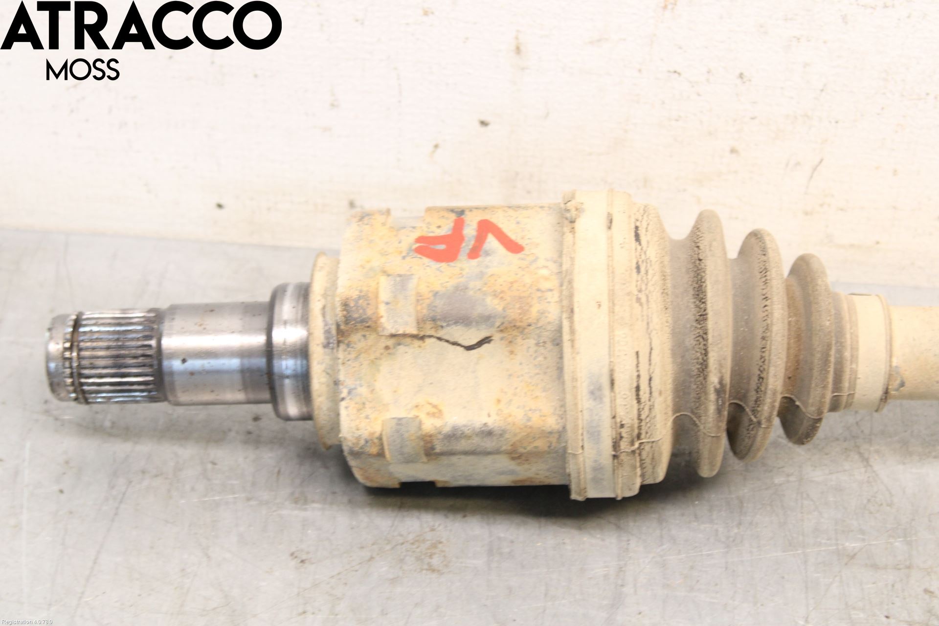 Toyota HILUX 05-16 Drivaksel Foran Kompl Venstre