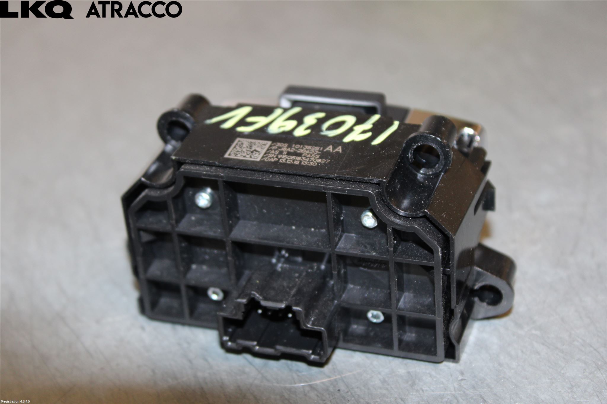 Jaguar I-PACE 18- Bryter Parkeringsbrems