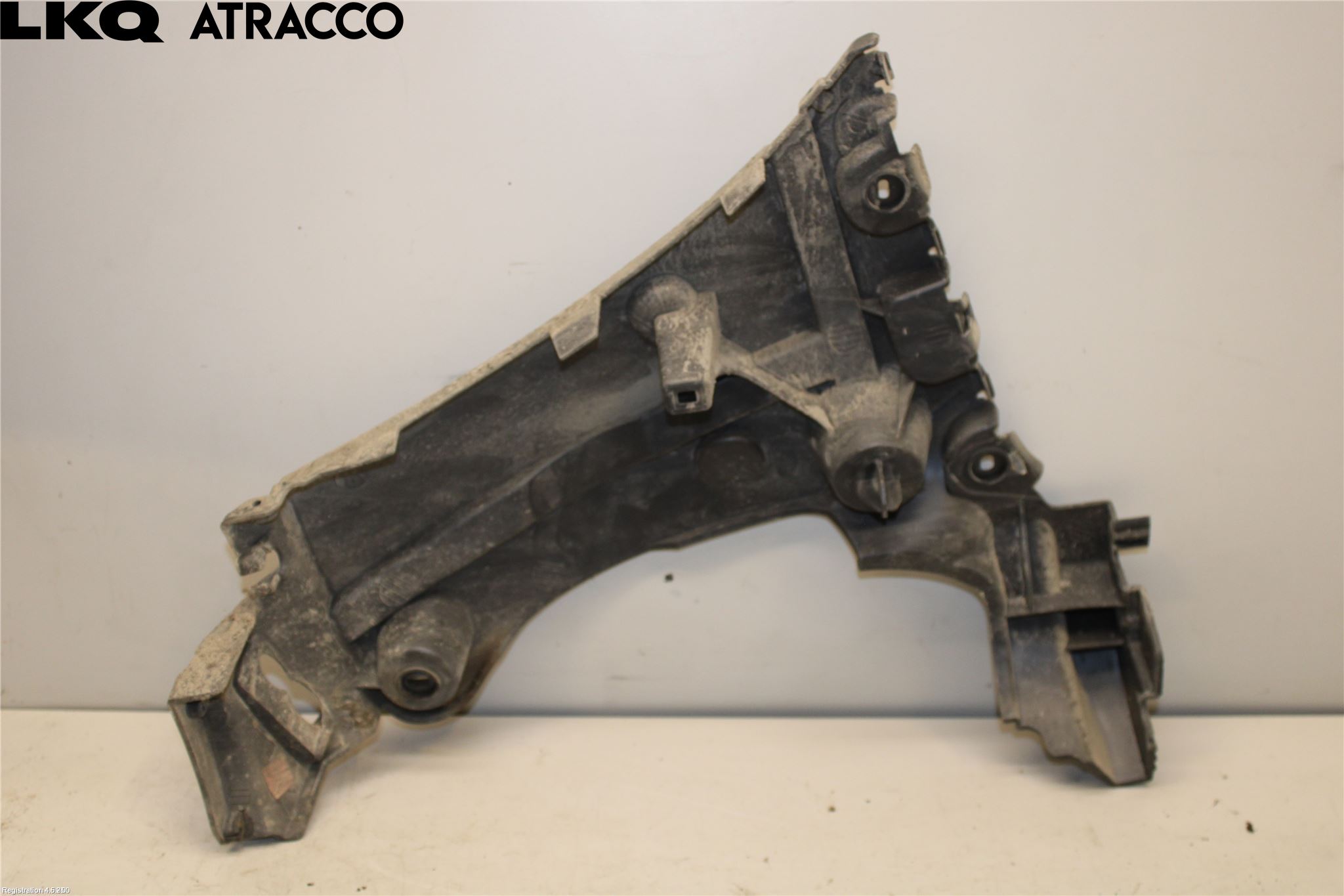 Nissan NV250 20-22 Støtfanger Bak Feste