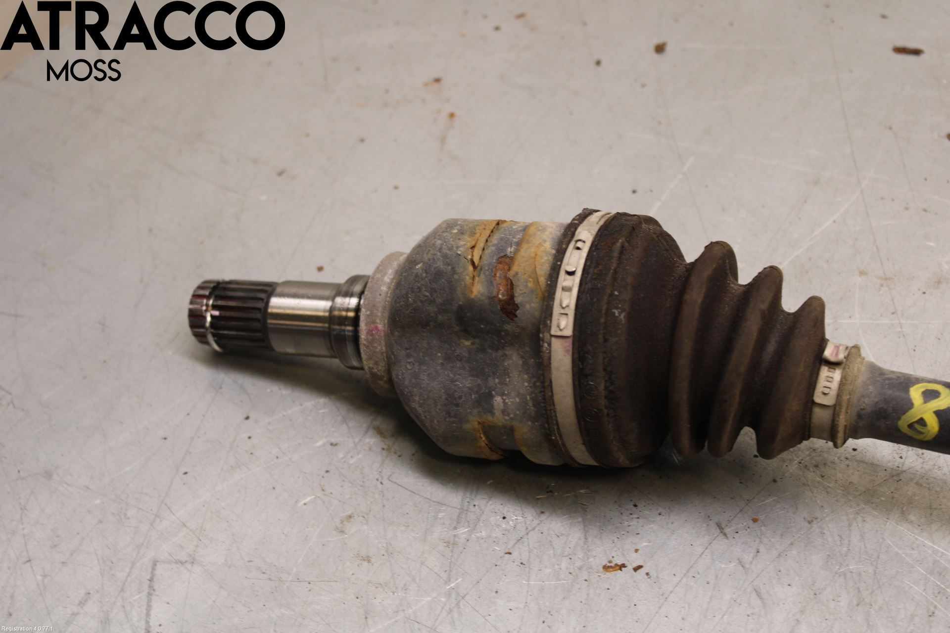 Toyota YARIS XP130 12-14 Drivaksel Foran Kompl Venstre