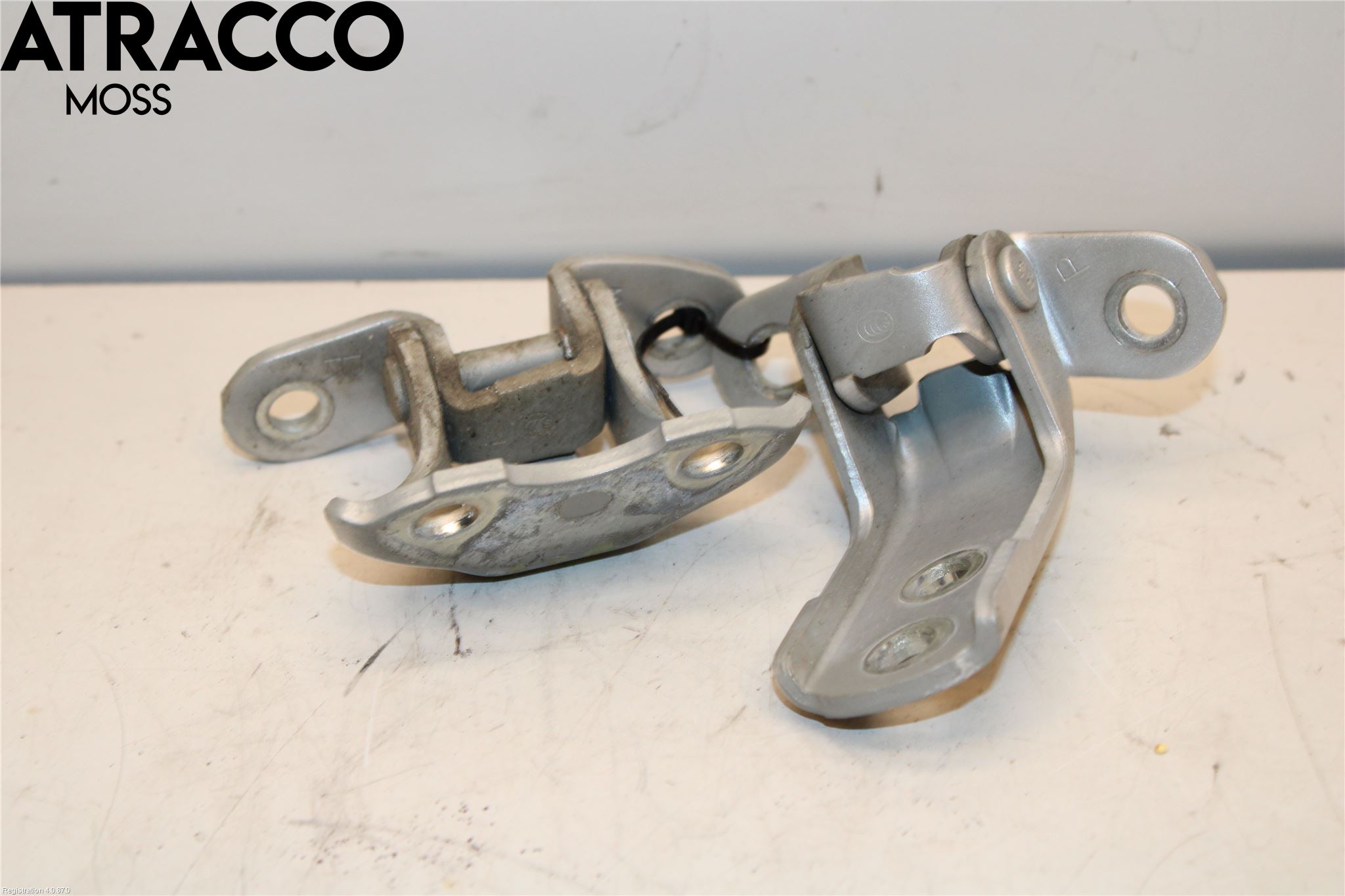 Toyota PRIUS+ ZVW40 12-20 Dørhengsel