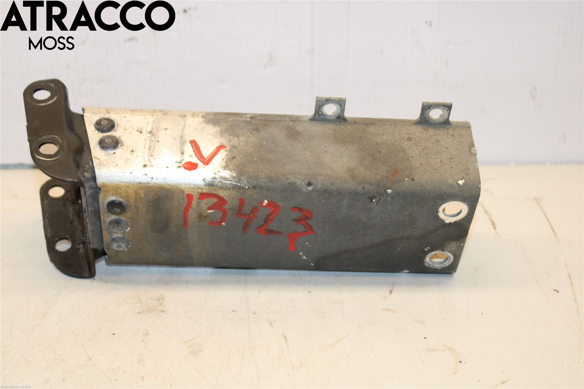 Mercedes-Benz MB E-KLASS (W211) 02-09 Støtfanger Foran Feste