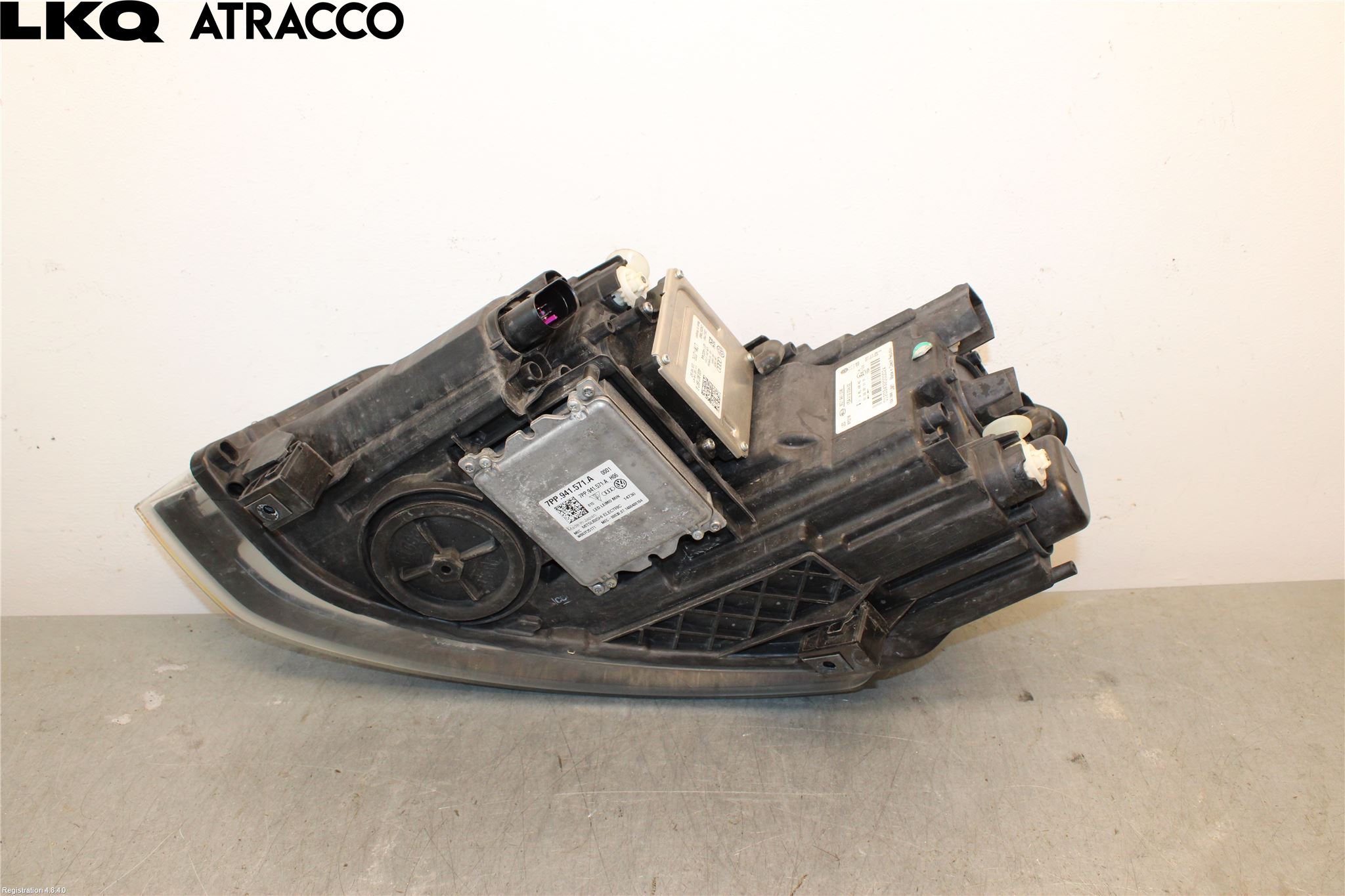 Volkswagen VW POLO 10-17 Frontlykt Høyre