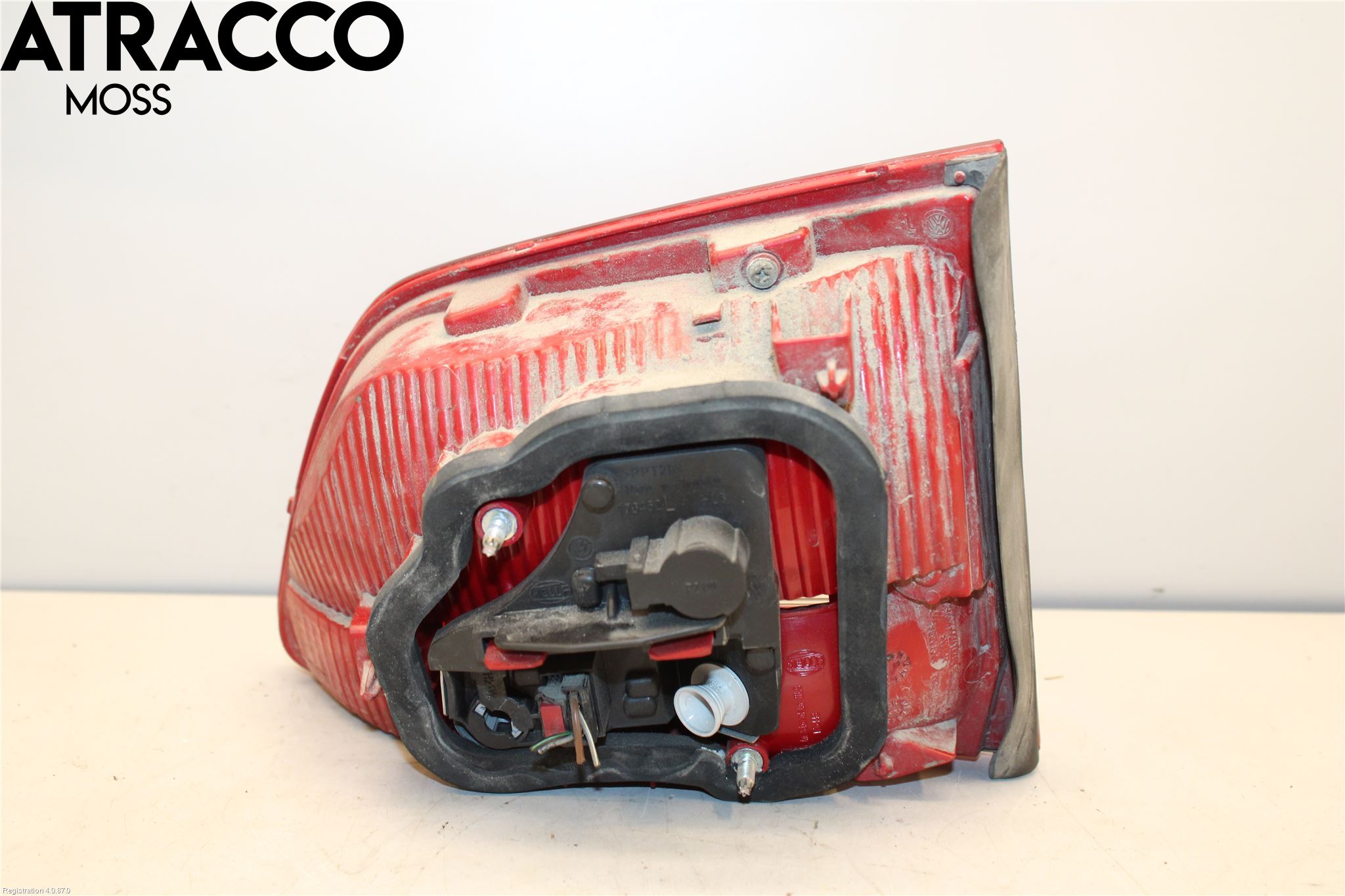 Volkswagen VW TOURAN 10-15 Baklykt Venstre  På Luke(Indre