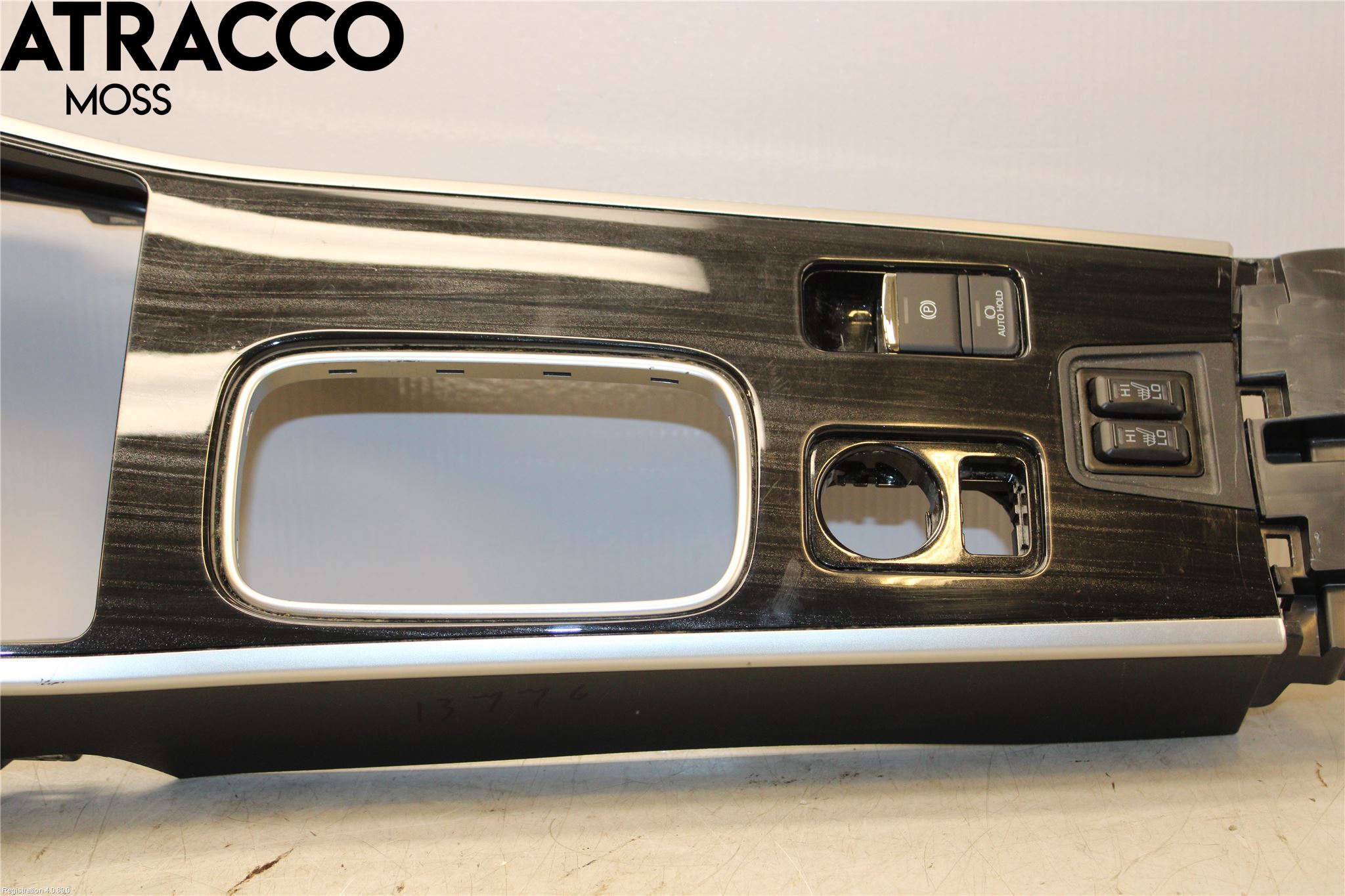 Mitsubishi OUTLANDER 13-21 Innr Konsoll-Lomme