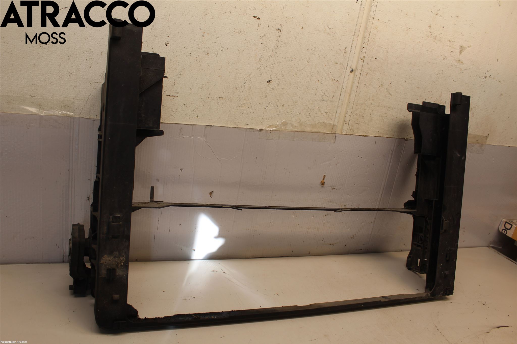 BMW 5 F10/F11/F18 09-17 Radiator Feste - Ramme - Bjelk