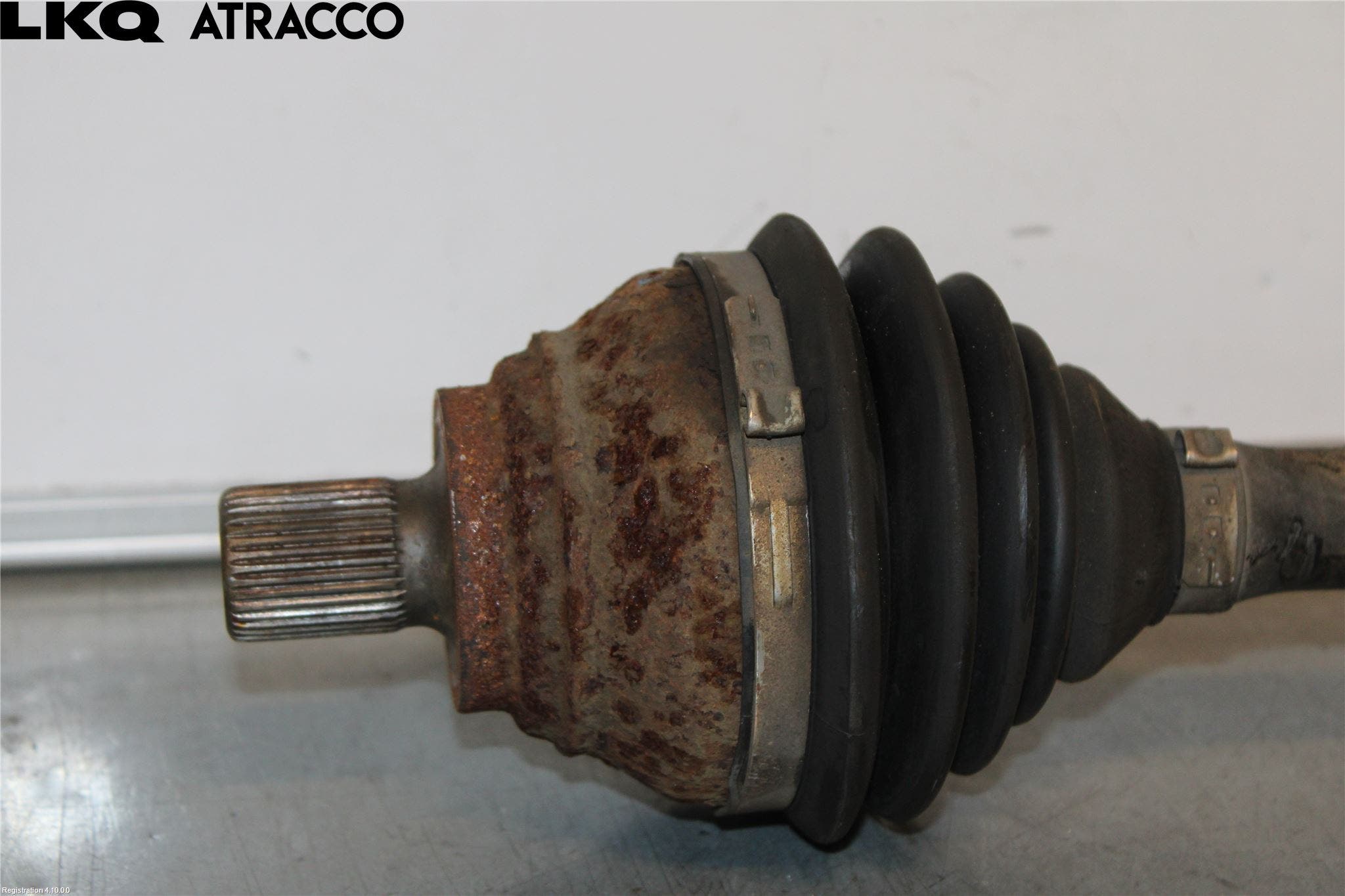 Volkswagen VW TOURAN 10-15 Drivaksel Foran Kompl Venstre