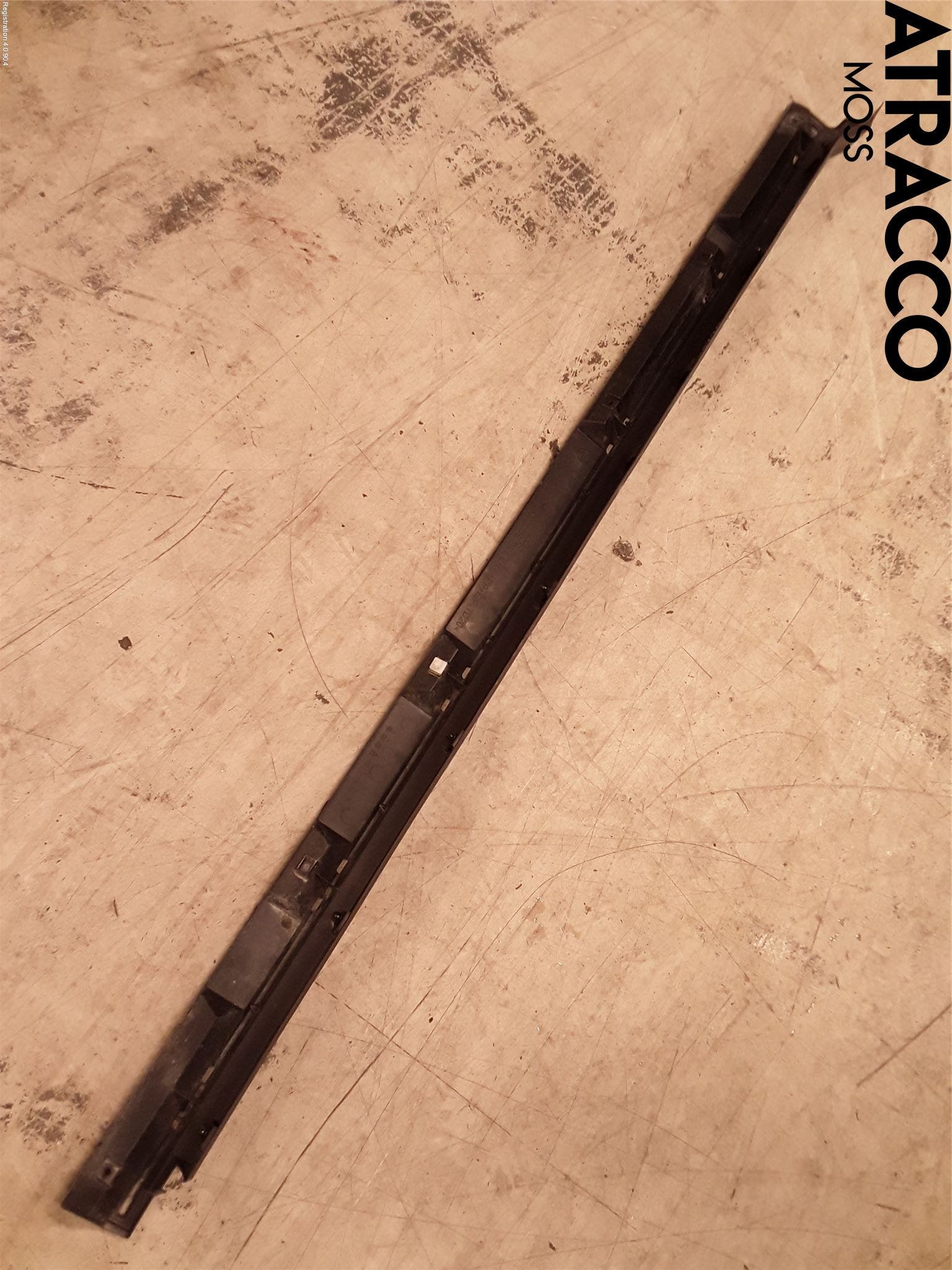 Mitsubishi ECLIPS CROSS Kanalskjørt Høyre