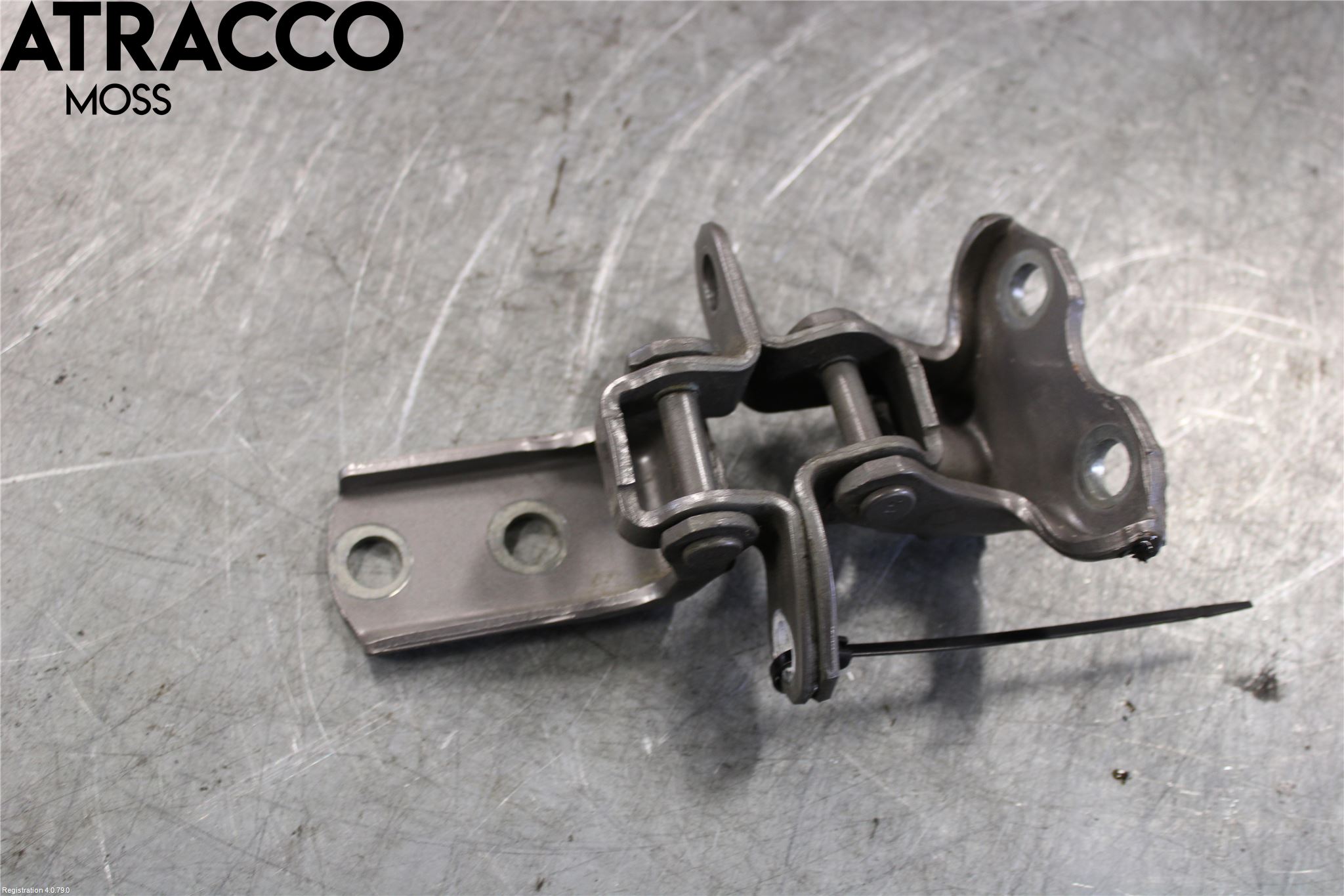 Toyota YARIS XP130 15-20 Dørhengsel