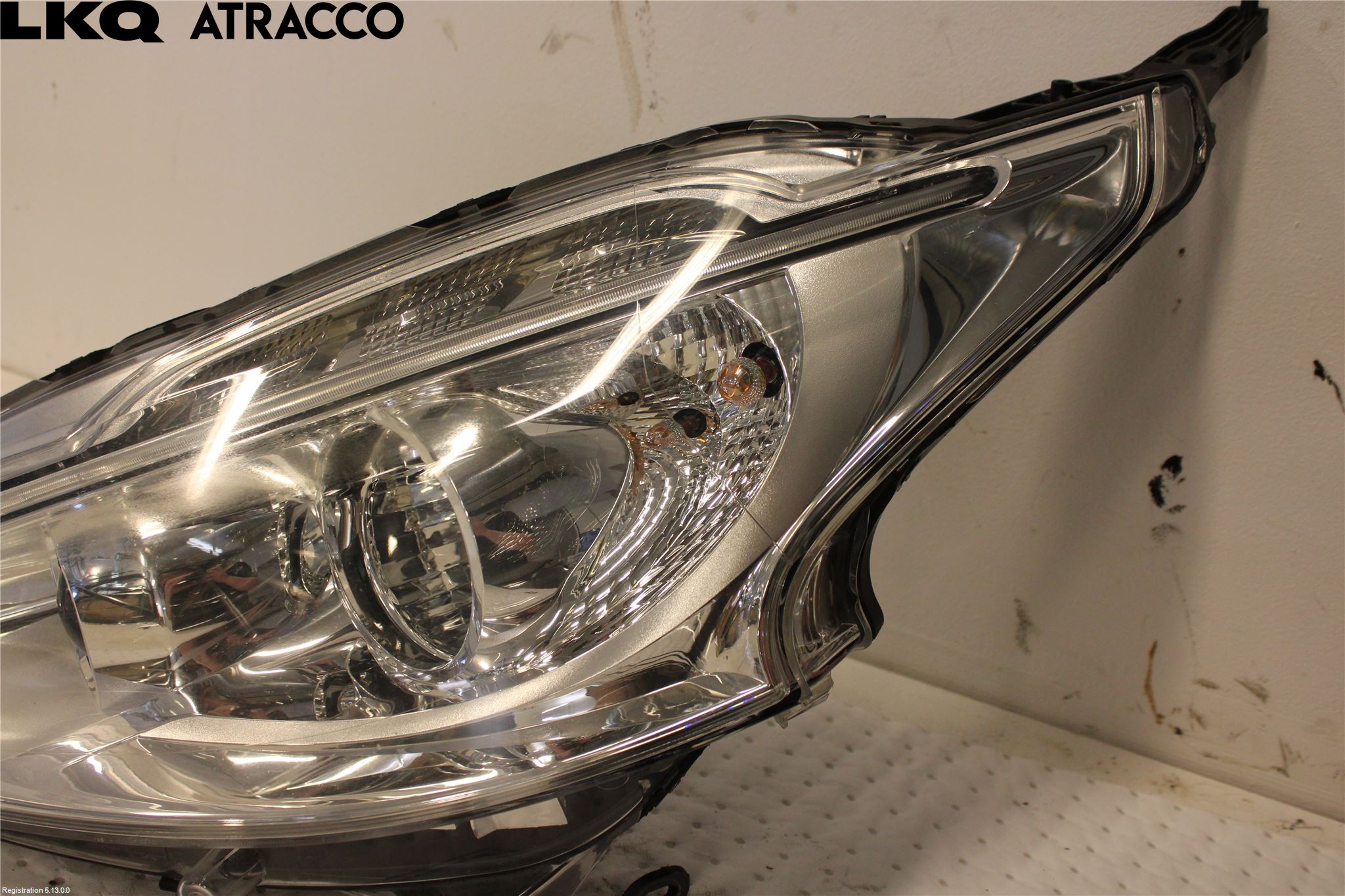 Peugeot 208 12-15 Frontlykt Venstre