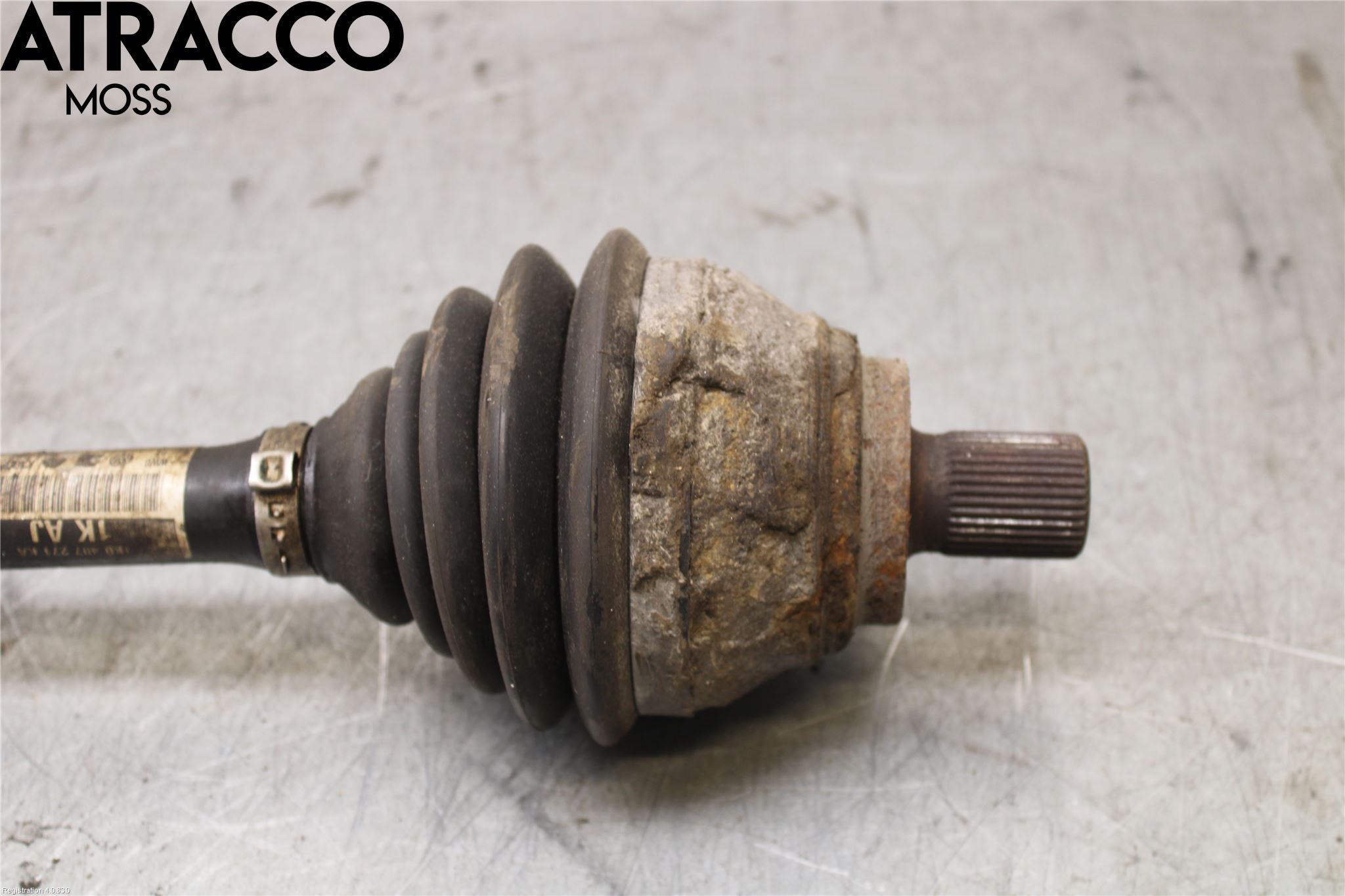 Volkswagen VW PASSAT 11-14 Drivaksel Foran Kompl Venstre