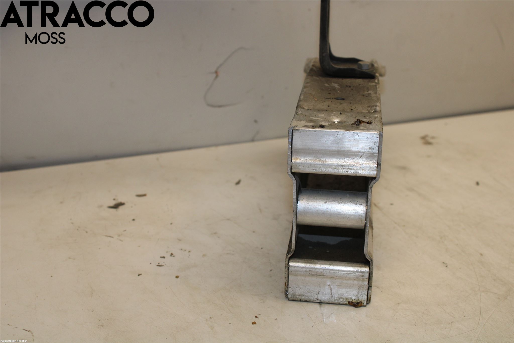 Mercedes-Benz MB E-KLASS (W212) 09-16 Støtfanger Foran Feste