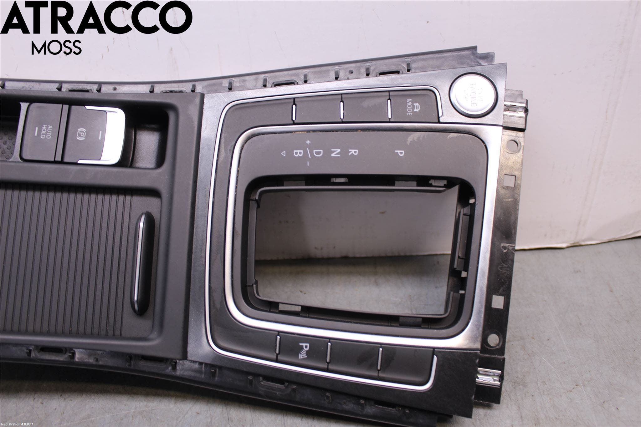 Volkswagen VW GOLF / E-GOLF VII 13-20 Innr Koppholder