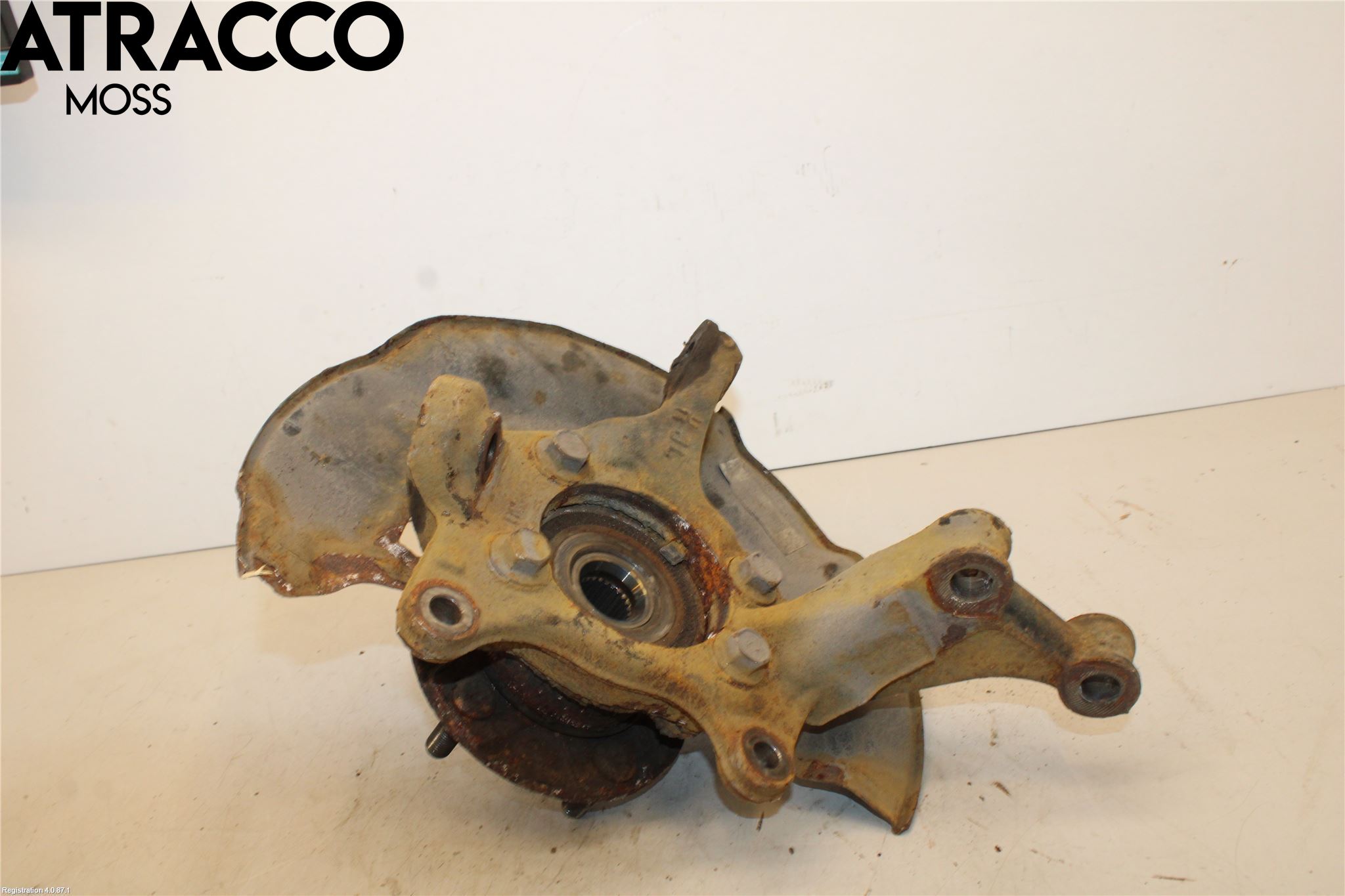 Toyota AURIS 13-19 Spindel Vf