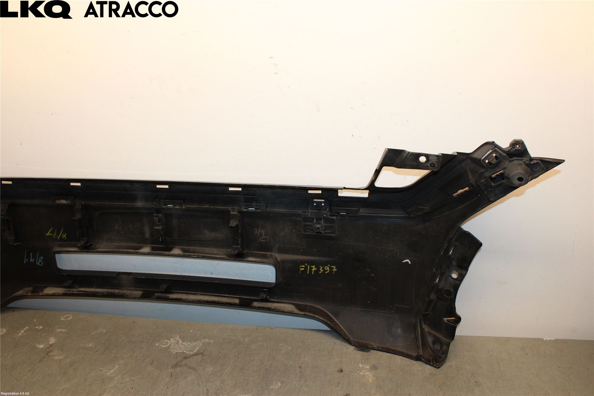 Mitsubishi OUTLANDER 13-21 Støtfanger Foran Plastdeksel