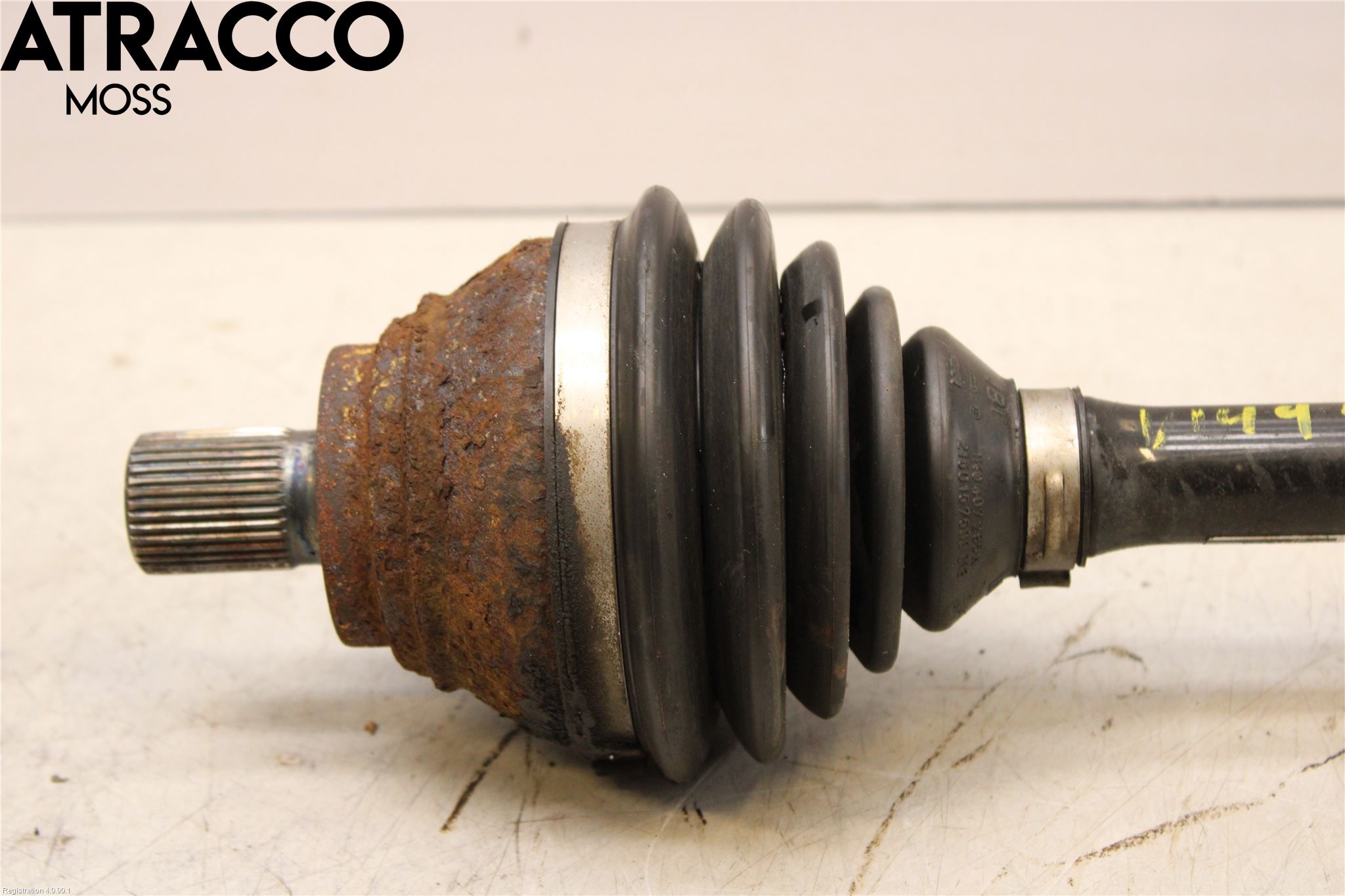 Volkswagen VW TOURAN 10-15 Drivaksel Foran Kompl Venstre