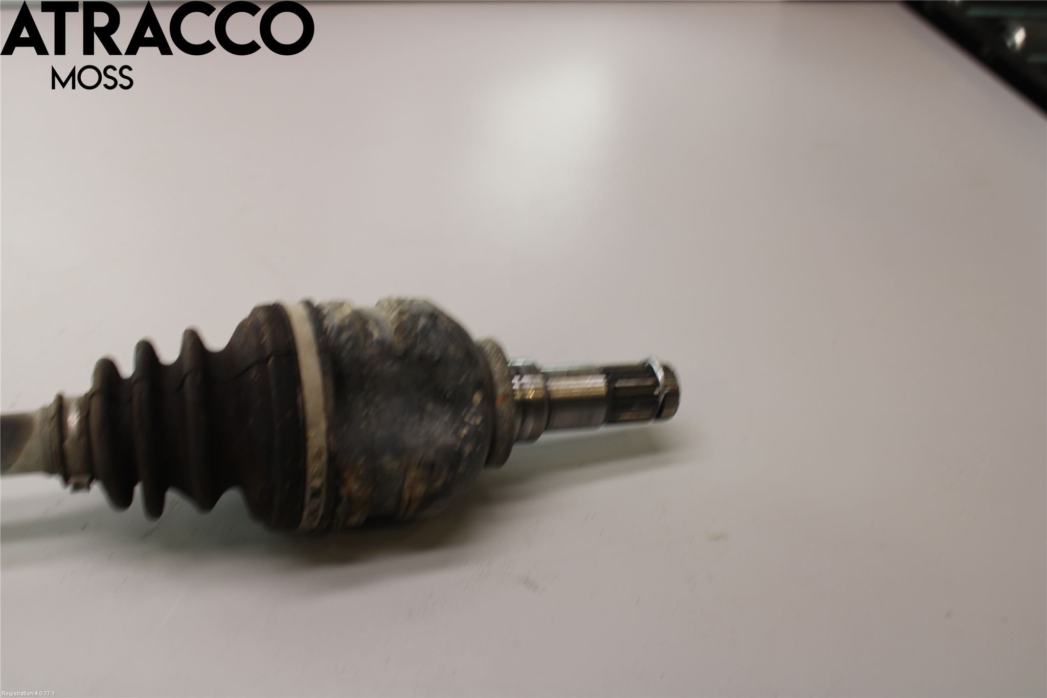 Toyota YARIS XP130 12-14 Drivaksel Foran Kompl Venstre