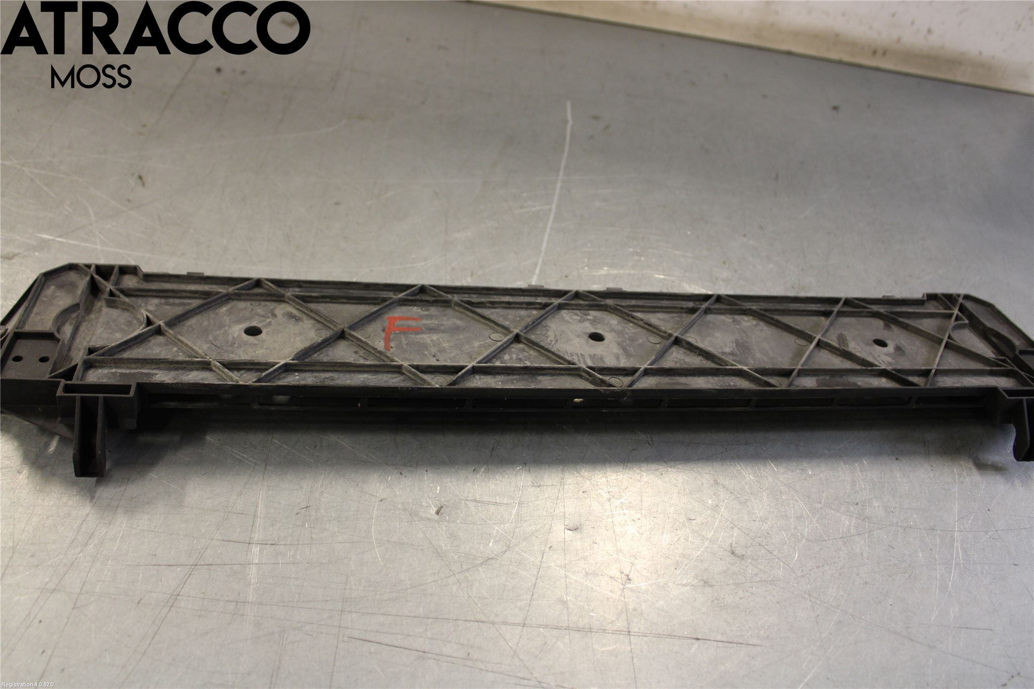 BMW 5 F10/F11/F18 09-17 Radiator Feste - Ramme - Bjelk
