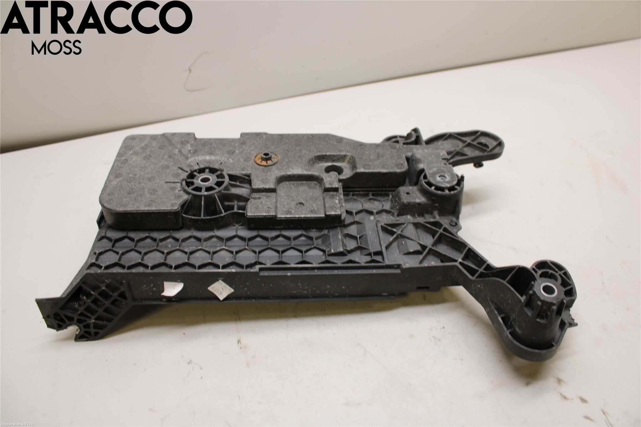 Audi A3/S3 8V 13-20 Batterikasse - Feste - Holder