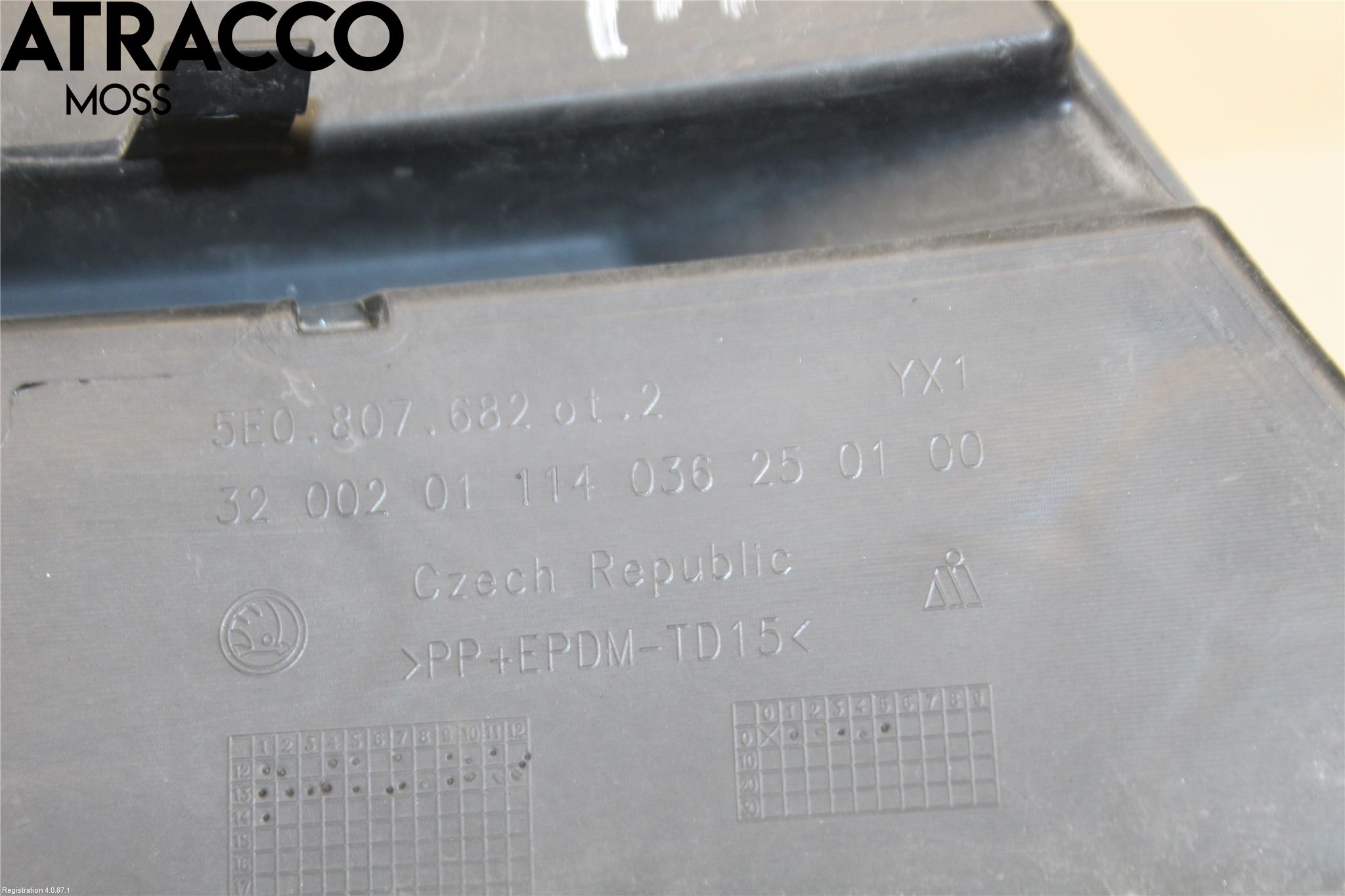 Skoda OCTAVIA (5E) 13-20 Grilldel Høyre