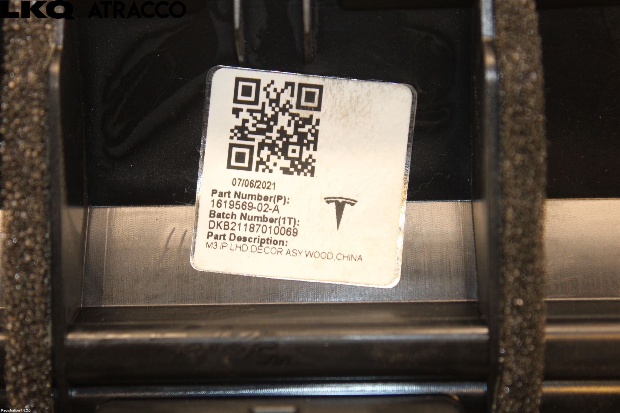 Tesla MODEL 3 17- Innr Dashbord Sparkeplate