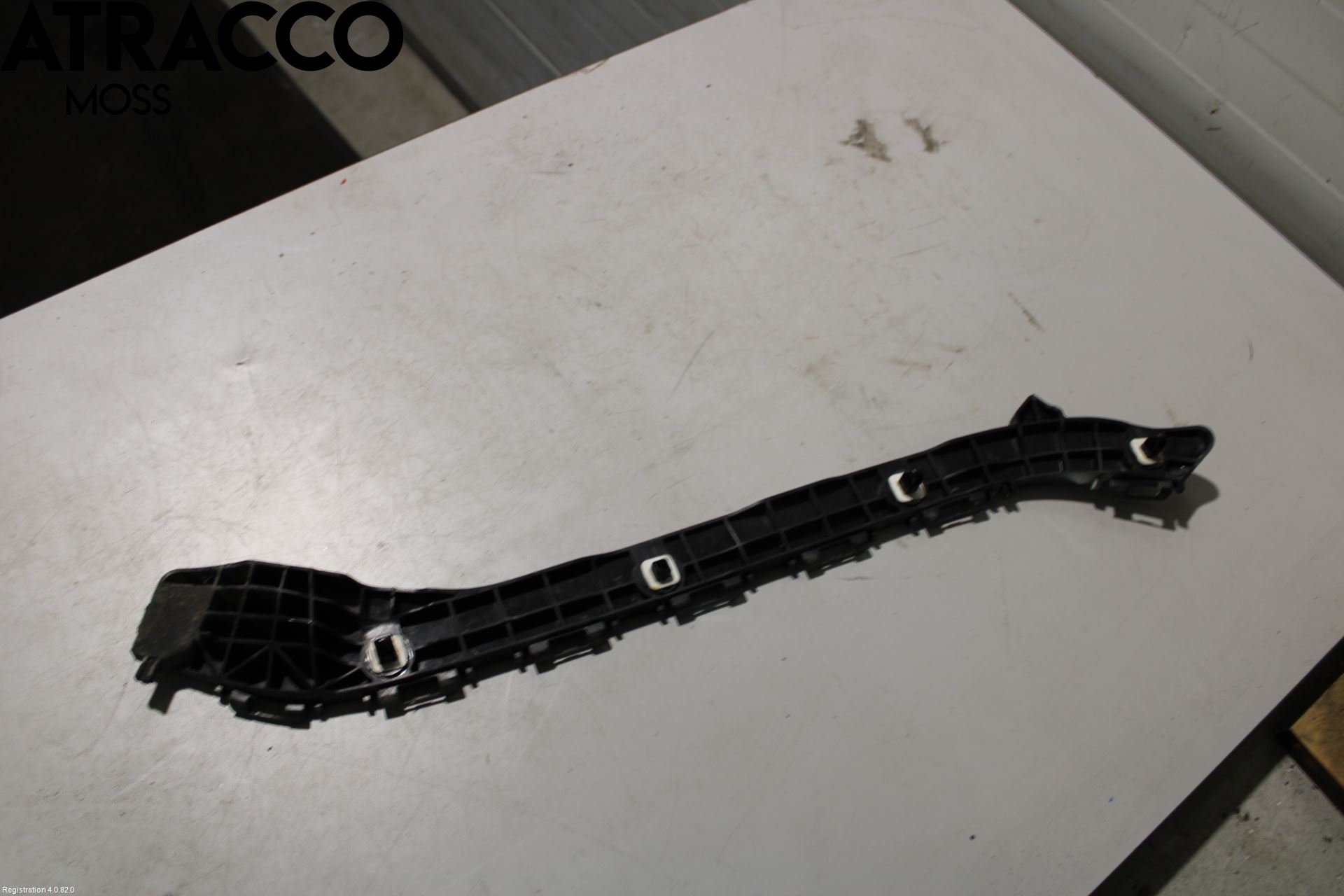 Toyota AURIS 13-19 Støtfangerfeste Bak Venstre