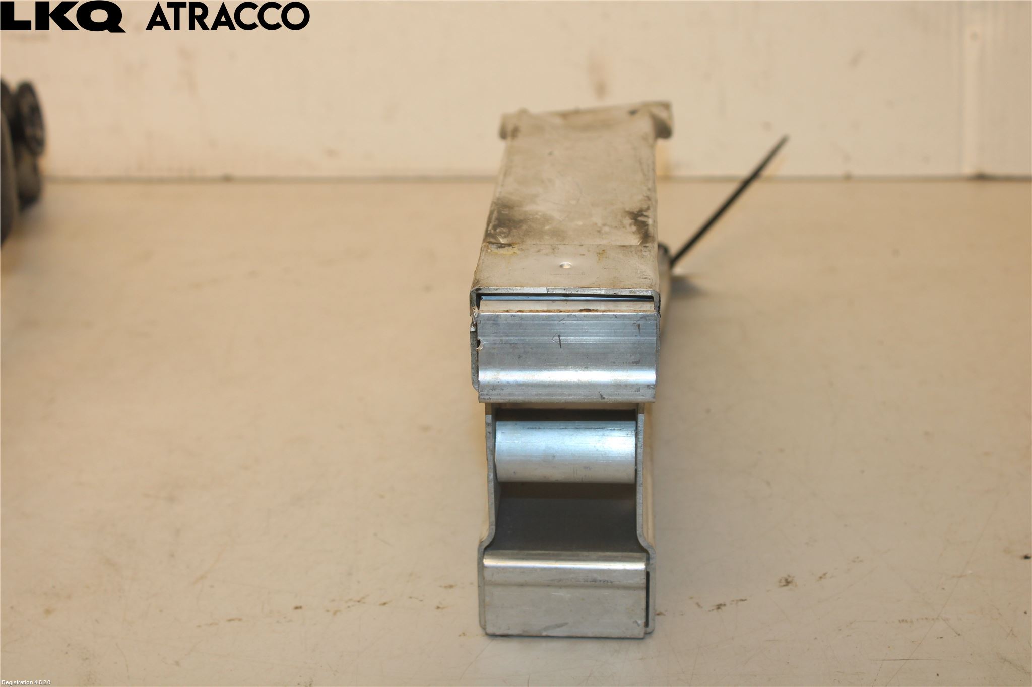 Mercedes-Benz MB E-KLASS (W212) 09-16 Støtfanger Foran Feste