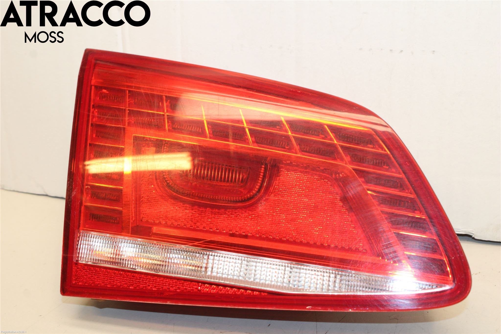 Volkswagen VW PASSAT 11-14 Baklykt Venstre  På Luke(Indre