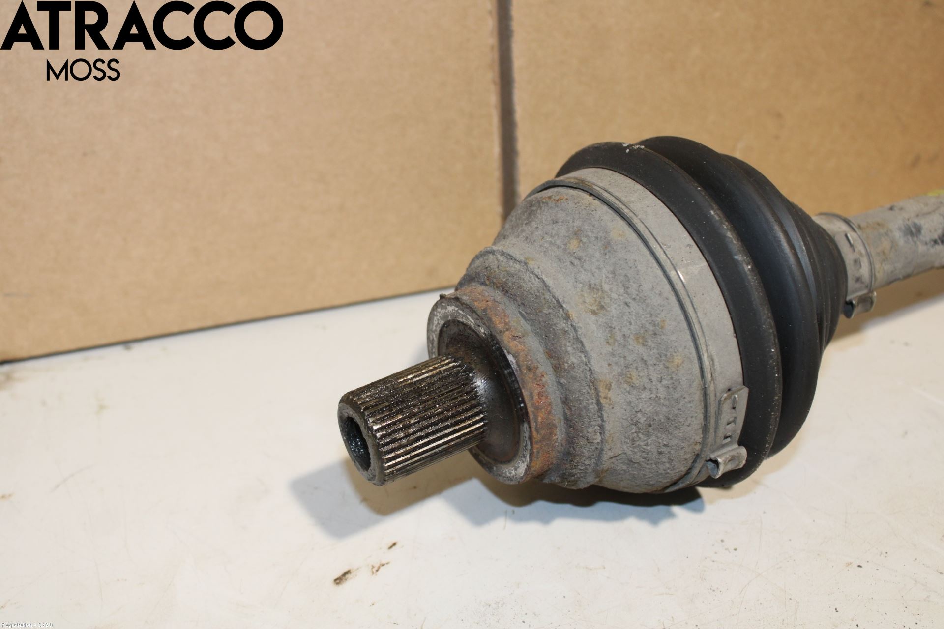 Volkswagen VW PASSAT 05-11 Drivaksel Foran Kompl Venstre