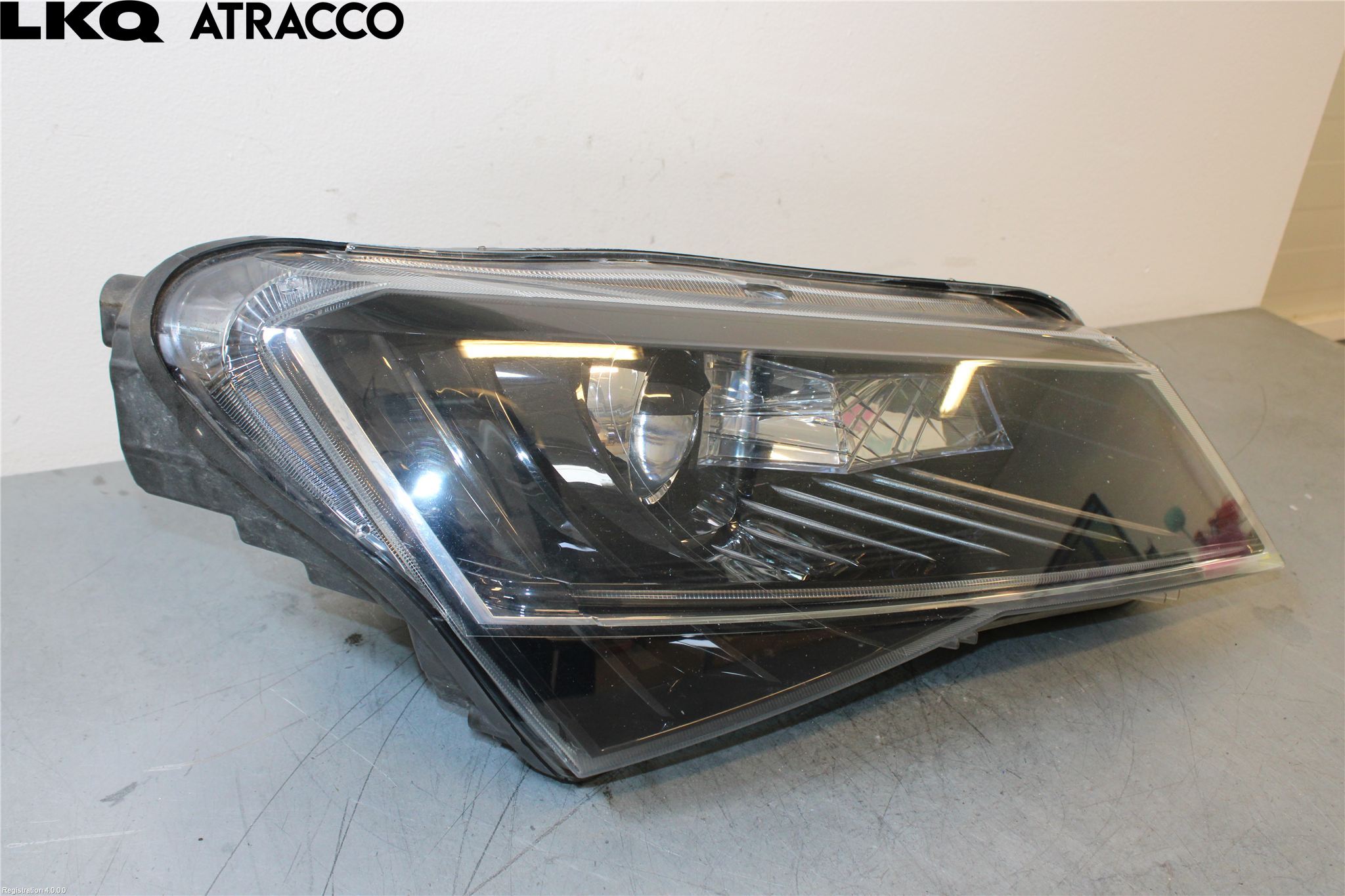 Skoda SUPERB 09-15 Frontlykt Høyre