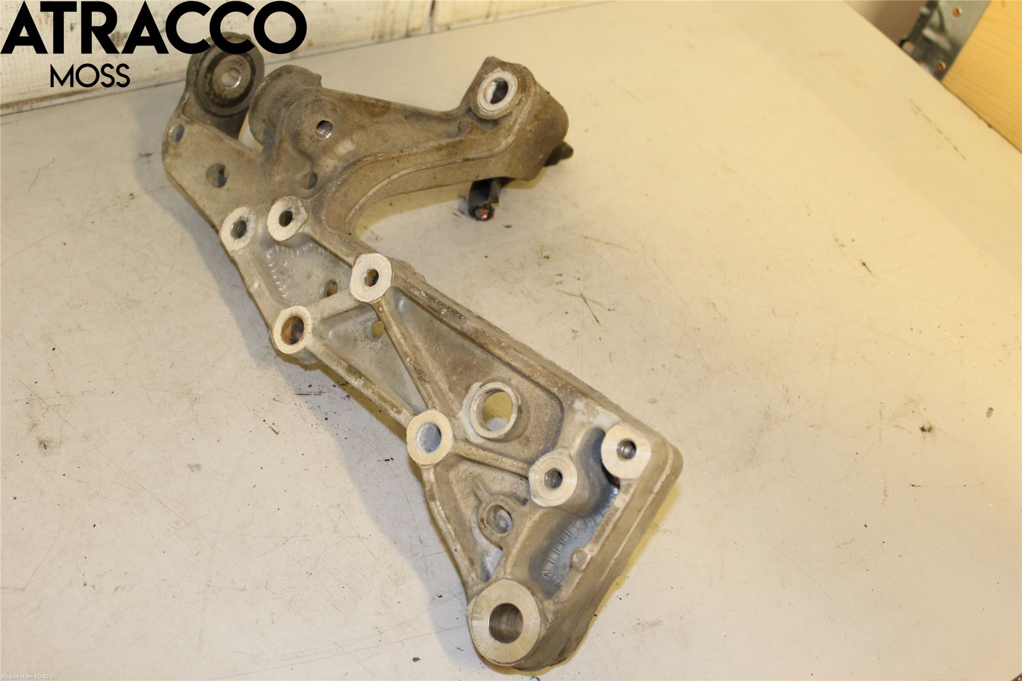 Volkswagen VW TOURAN 10-15 Travers Feste