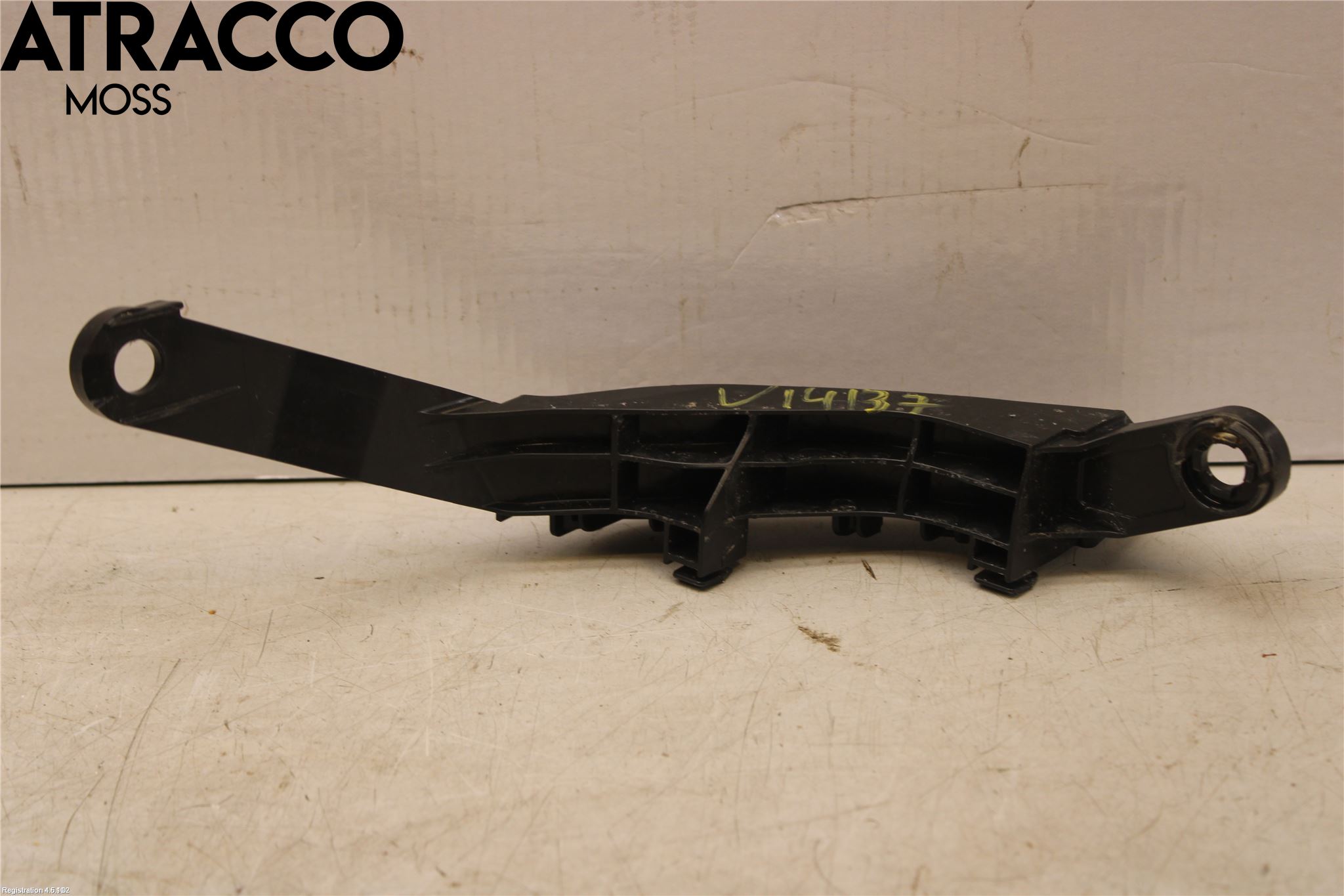 Mitsubishi OUTLANDER 13-21 Støtfangerfeste Bak Venstre