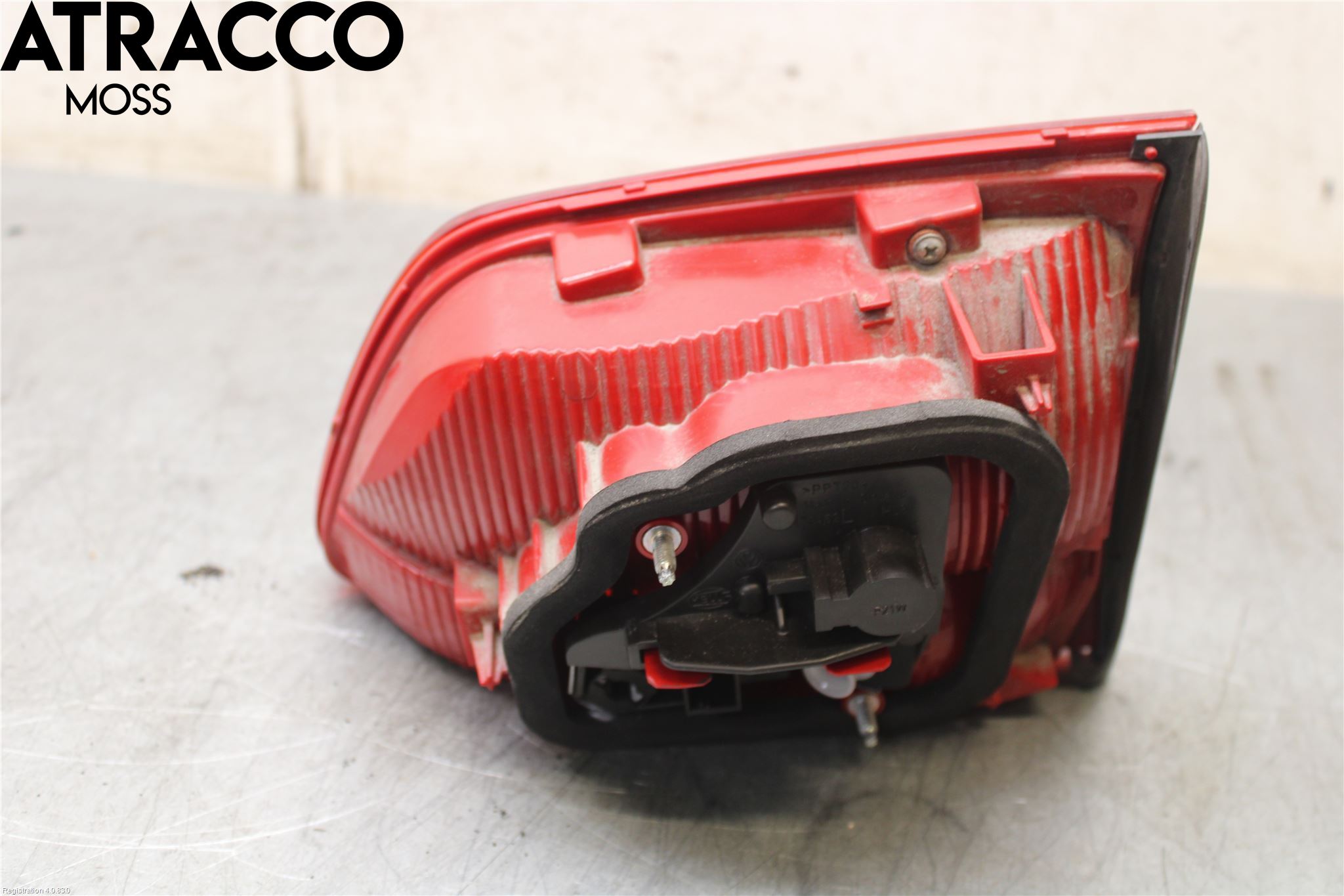 Volkswagen VW TOURAN 10-15 Baklykt Venstre  På Luke(Indre