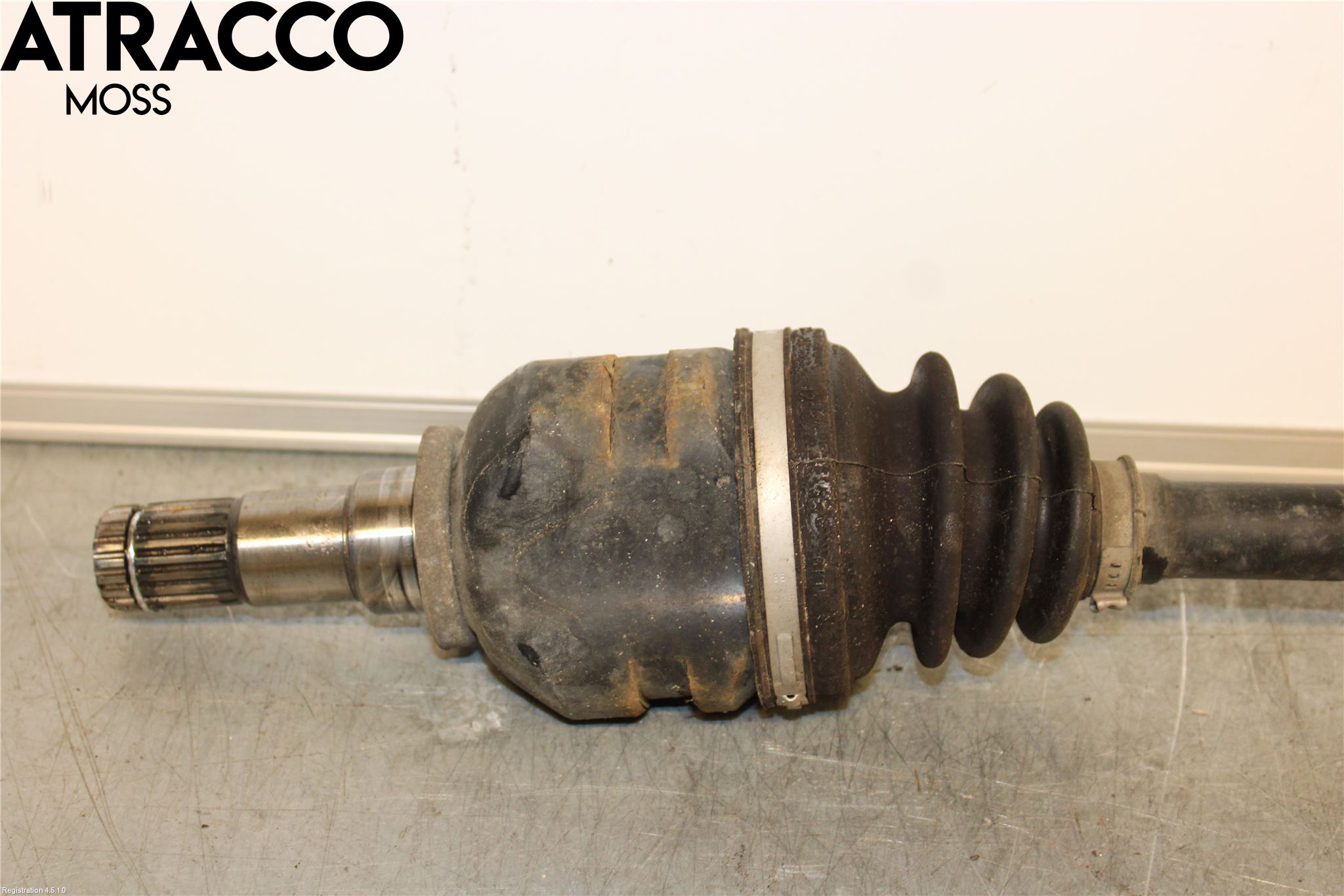 Toyota YARIS XP130 12-14 Drivaksel Foran Kompl Venstre