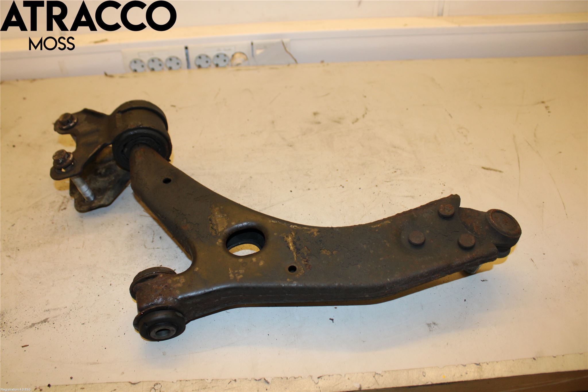 Volvo V40 12-19 Bærearm Foran Høyre Nedre