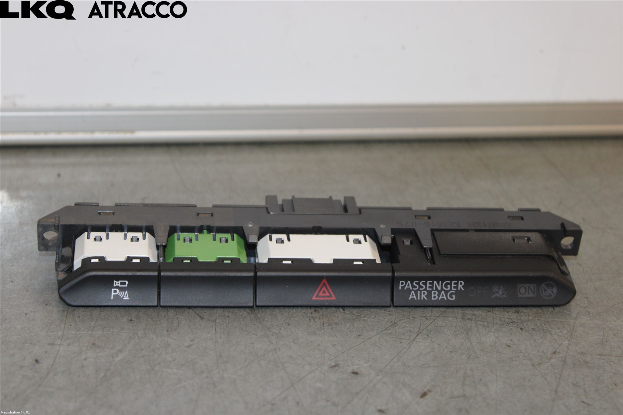 Volkswagen VW PASSAT 15-19 Bryter Varsel (Nødblink)