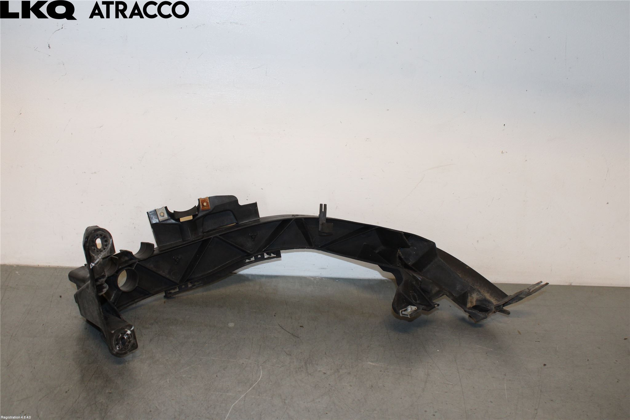 BMW 1 E87/81 5D/3D 03-11 Frontlykt Holder-Feste