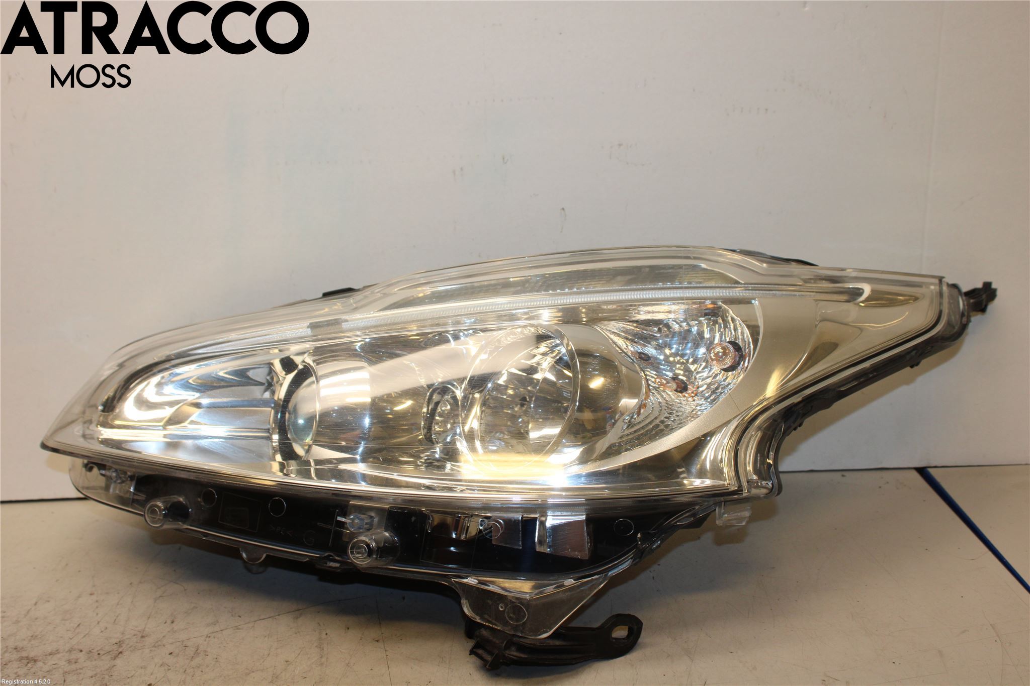 Peugeot 208 12-15 Frontlykt Venstre