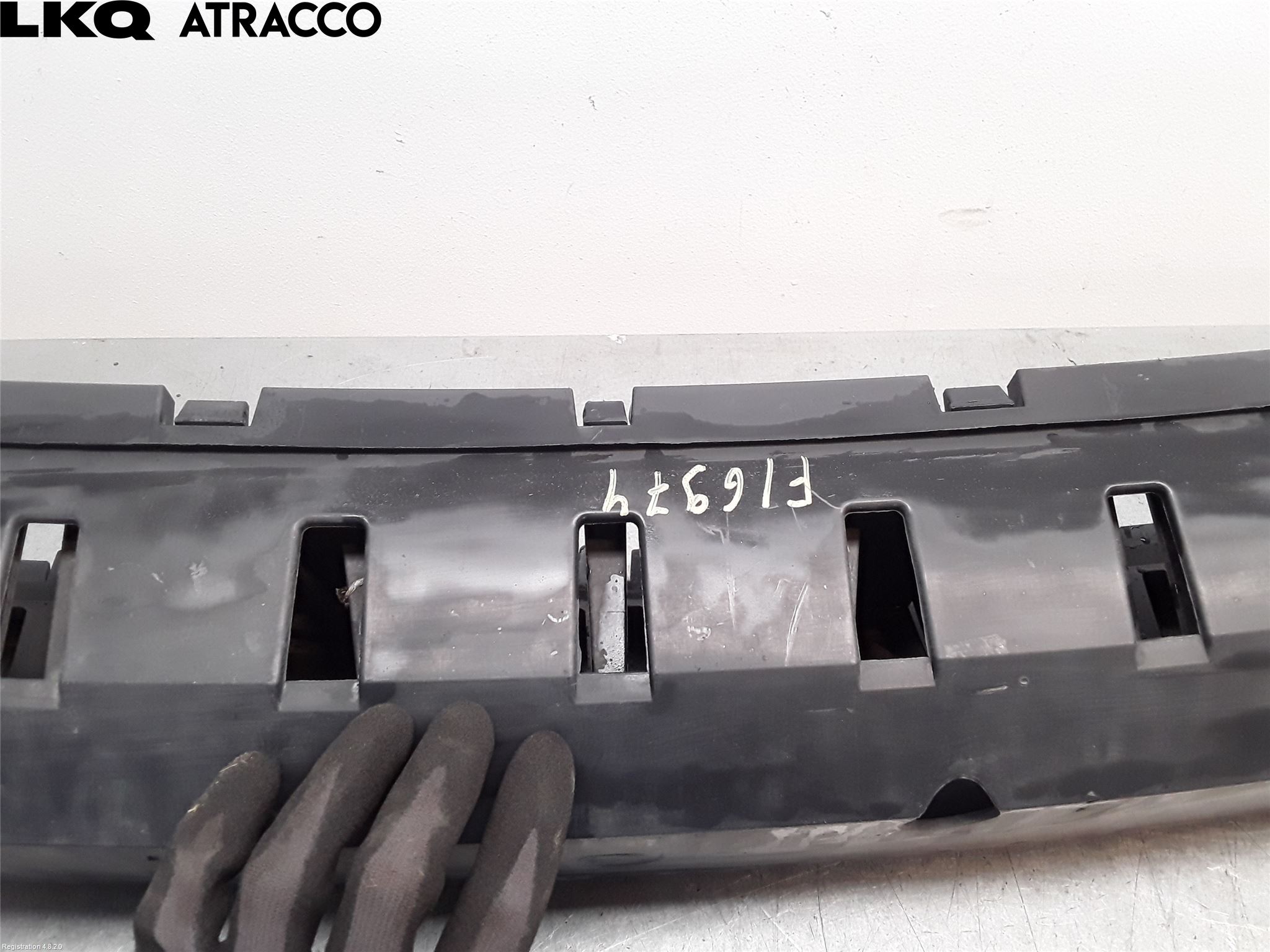 Volvo V70 08-13 Støtfanger Foran Midt Del