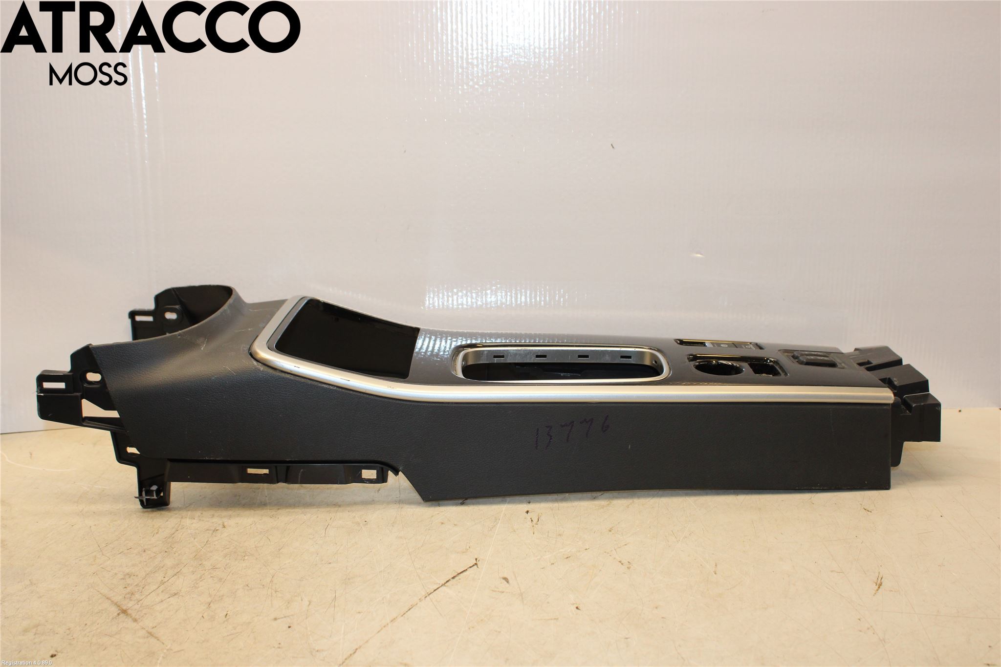 Mitsubishi OUTLANDER 13-21 Innr Konsoll-Lomme