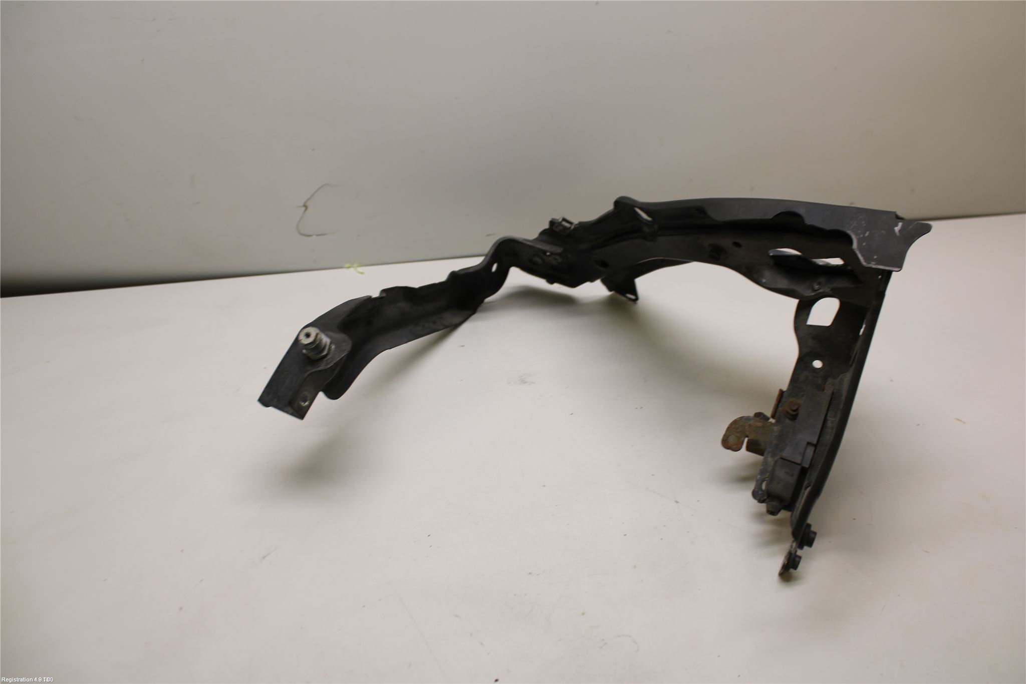 Mercedes-Benz MB E-KLASS (W211) 02-09 Frontlykt Holder-Feste