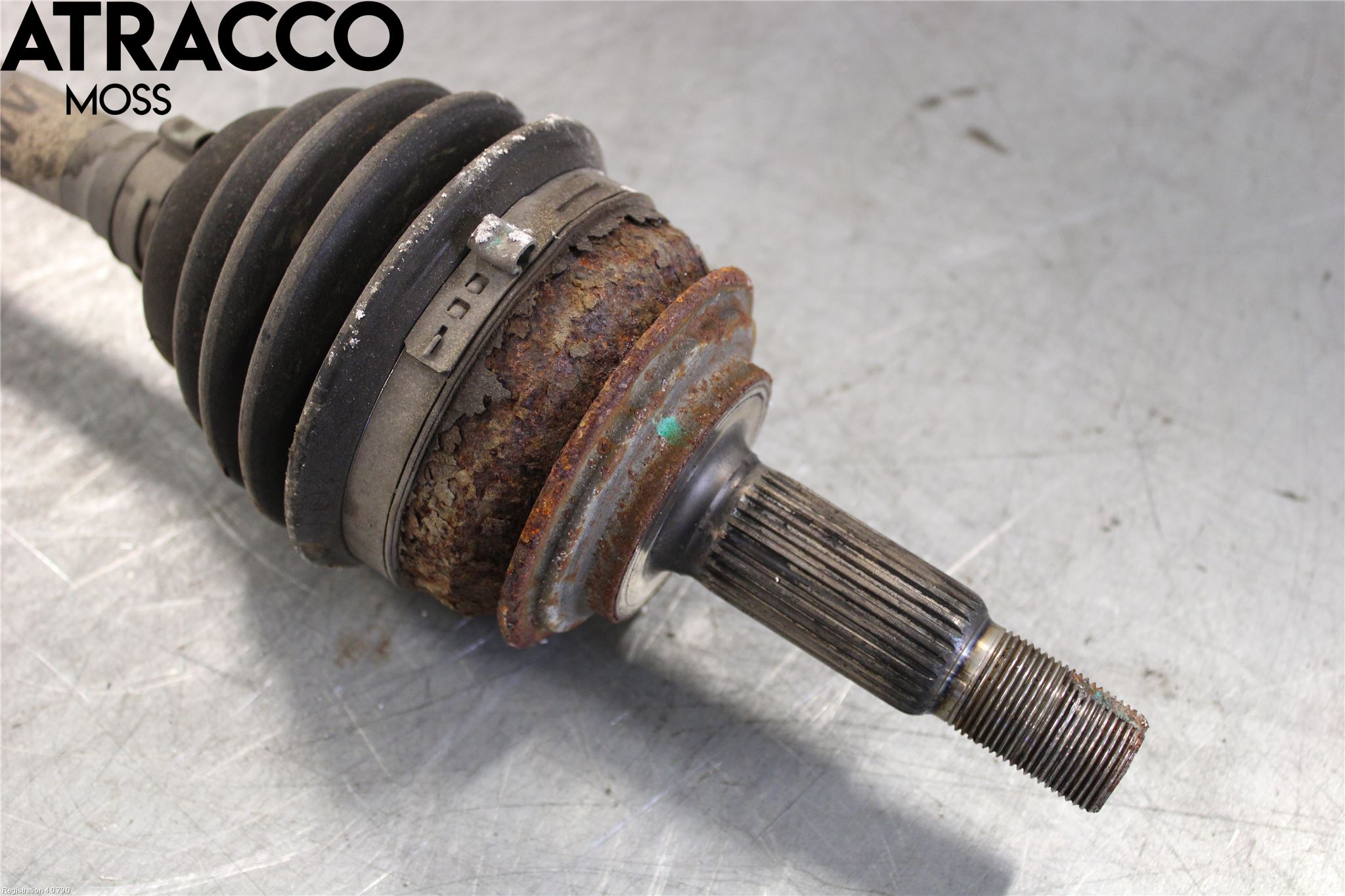 Toyota YARIS XP130 15-20 Drivaksel Foran Kompl Venstre